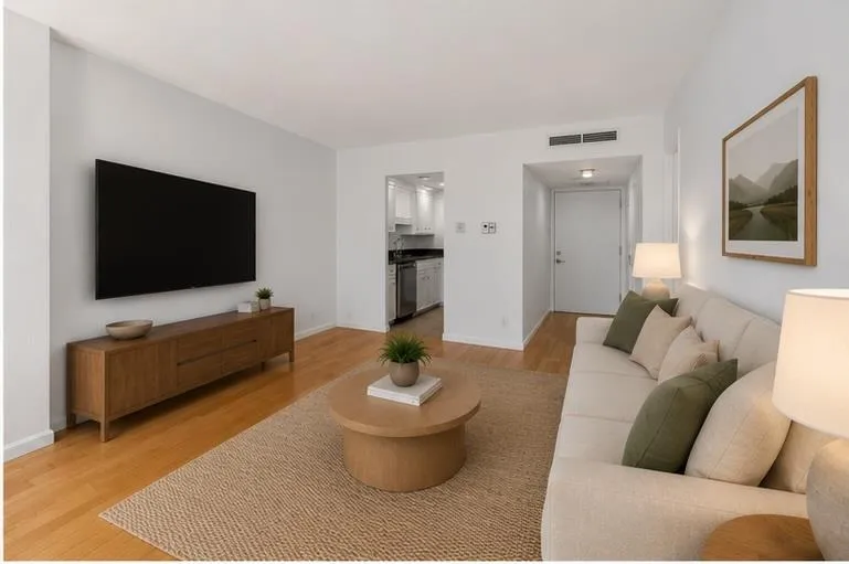 Photo 3 of 1800 LAVACA ST #512