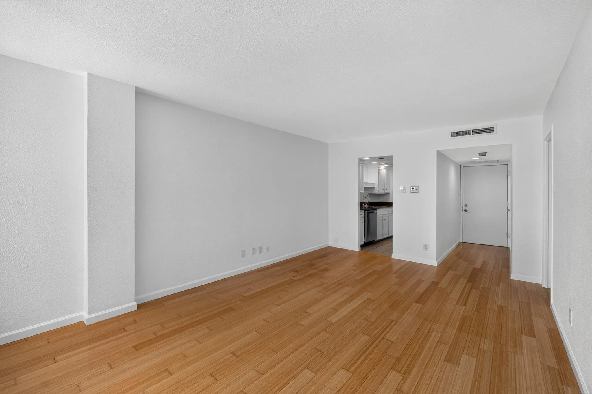 Photo 4 of 1800 LAVACA ST #512