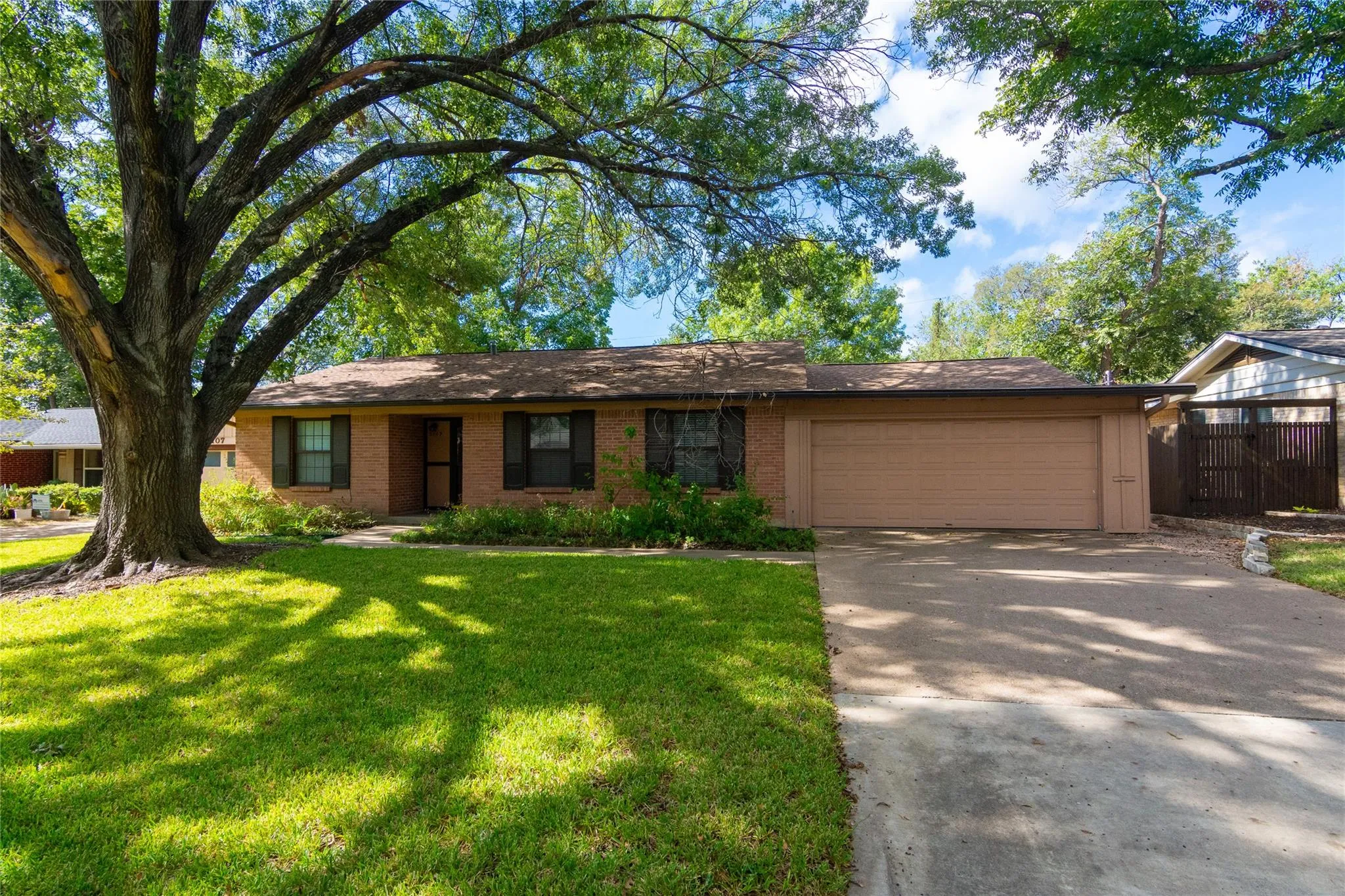 Photo 2 of 3109 PINECREST DR
