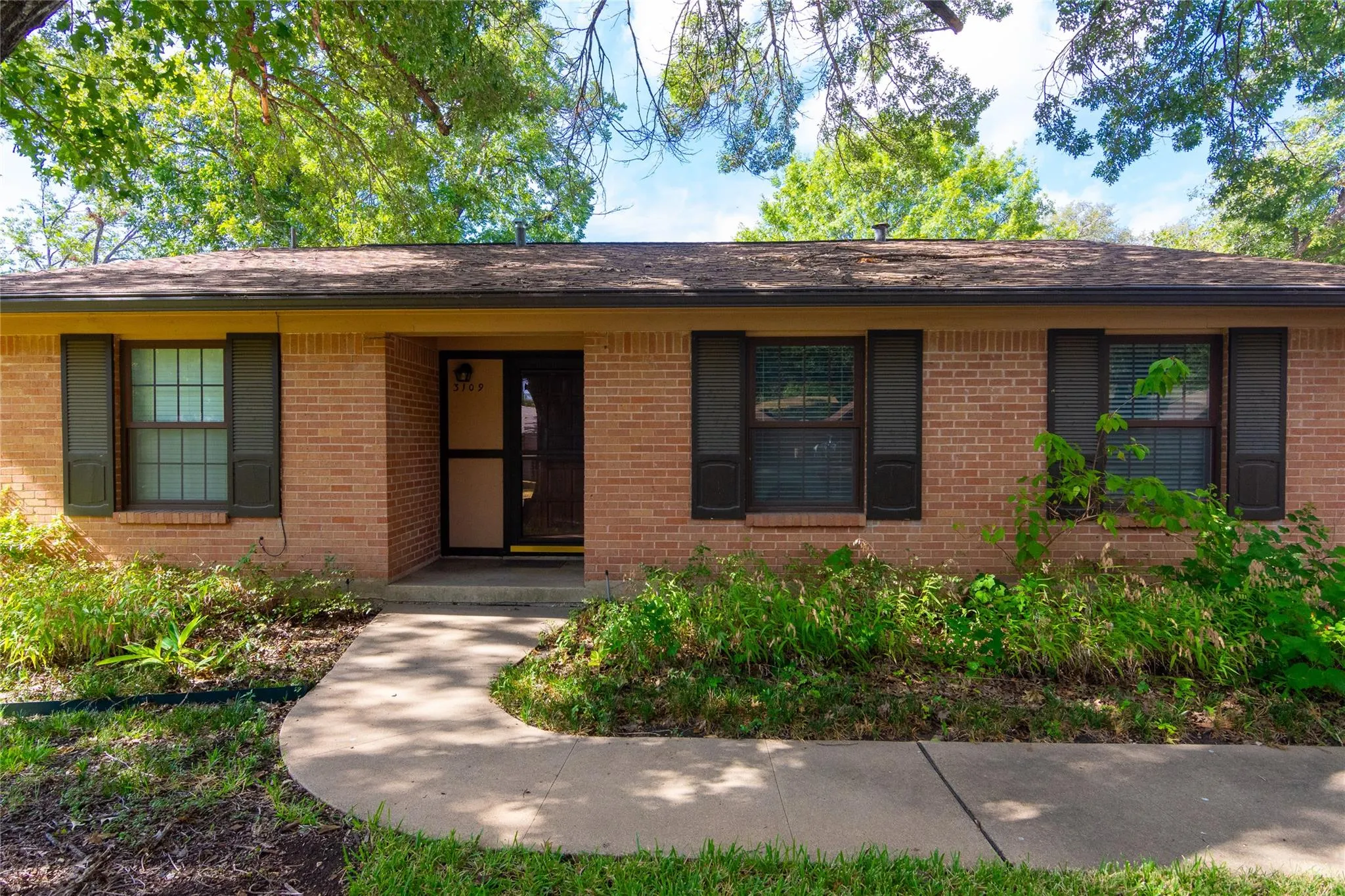 Photo 3 of 3109 PINECREST DR