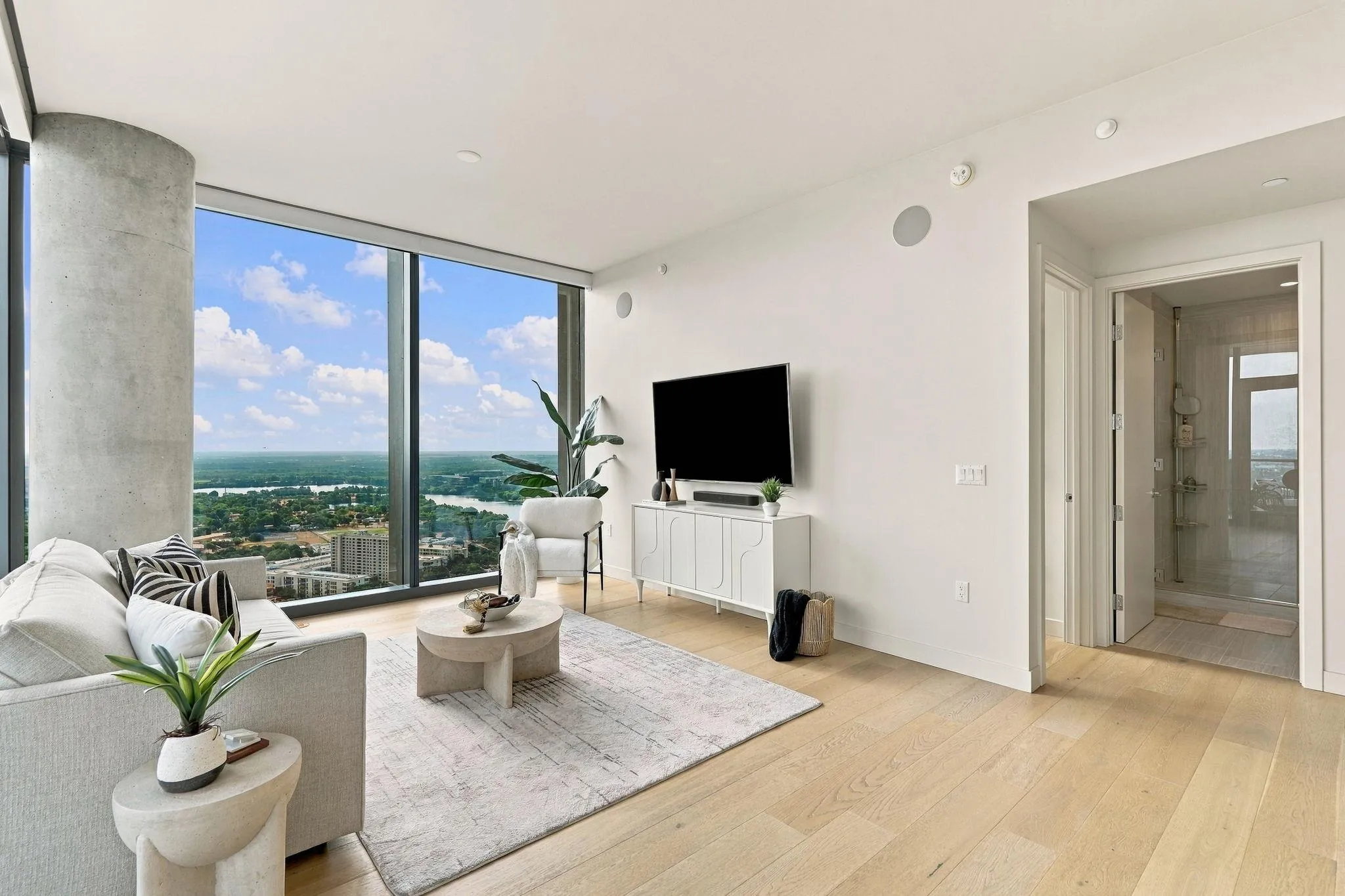 Photo 5 of 44 EAST AVE #3604