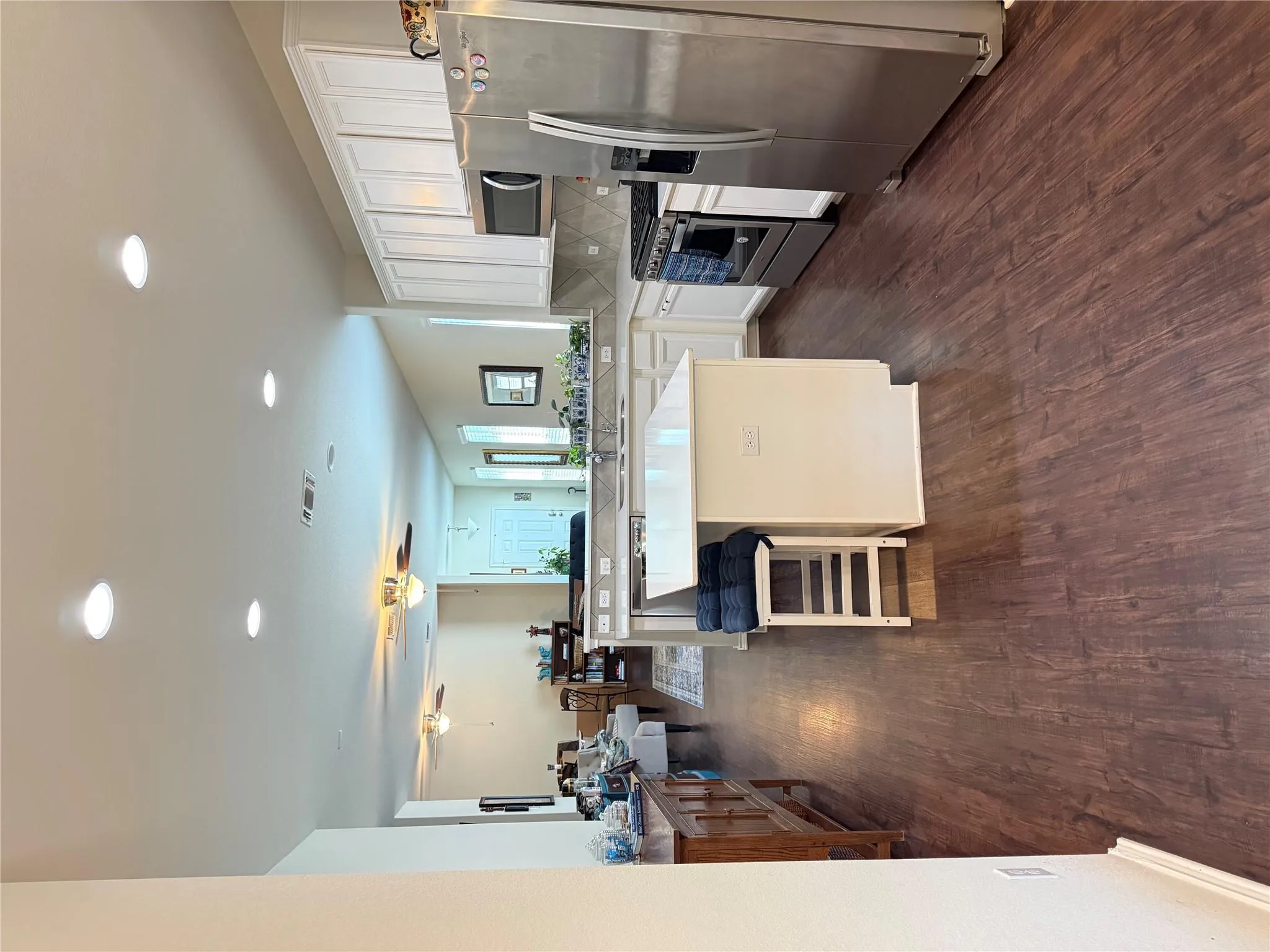 Photo 4 of 281 LA DERA DR