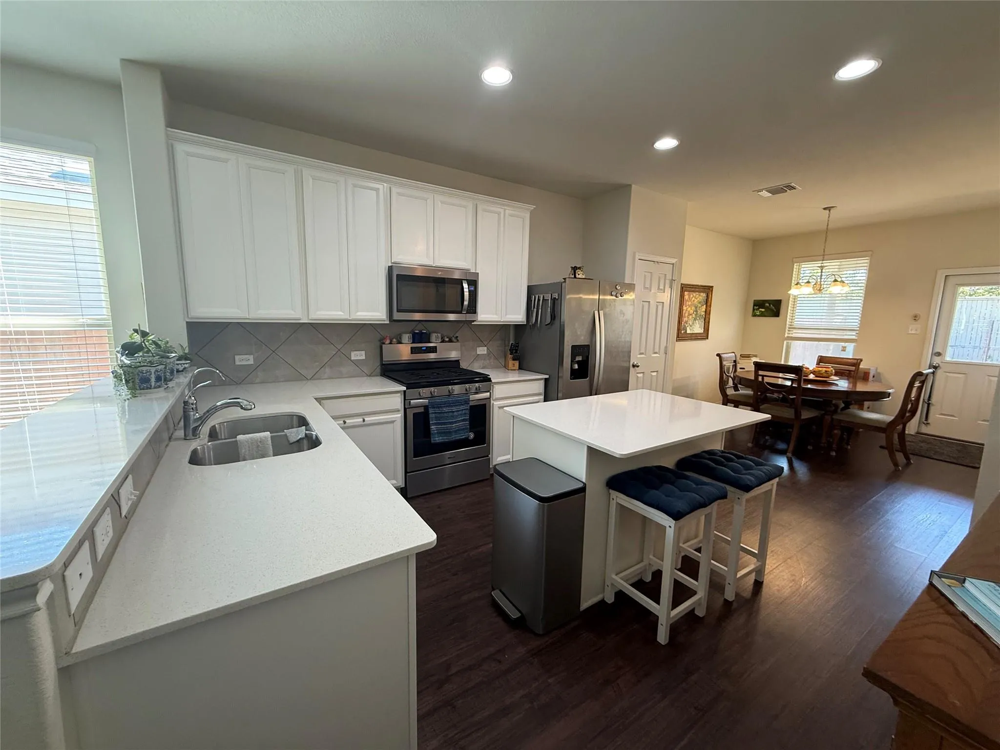 Photo 5 of 281 LA DERA DR