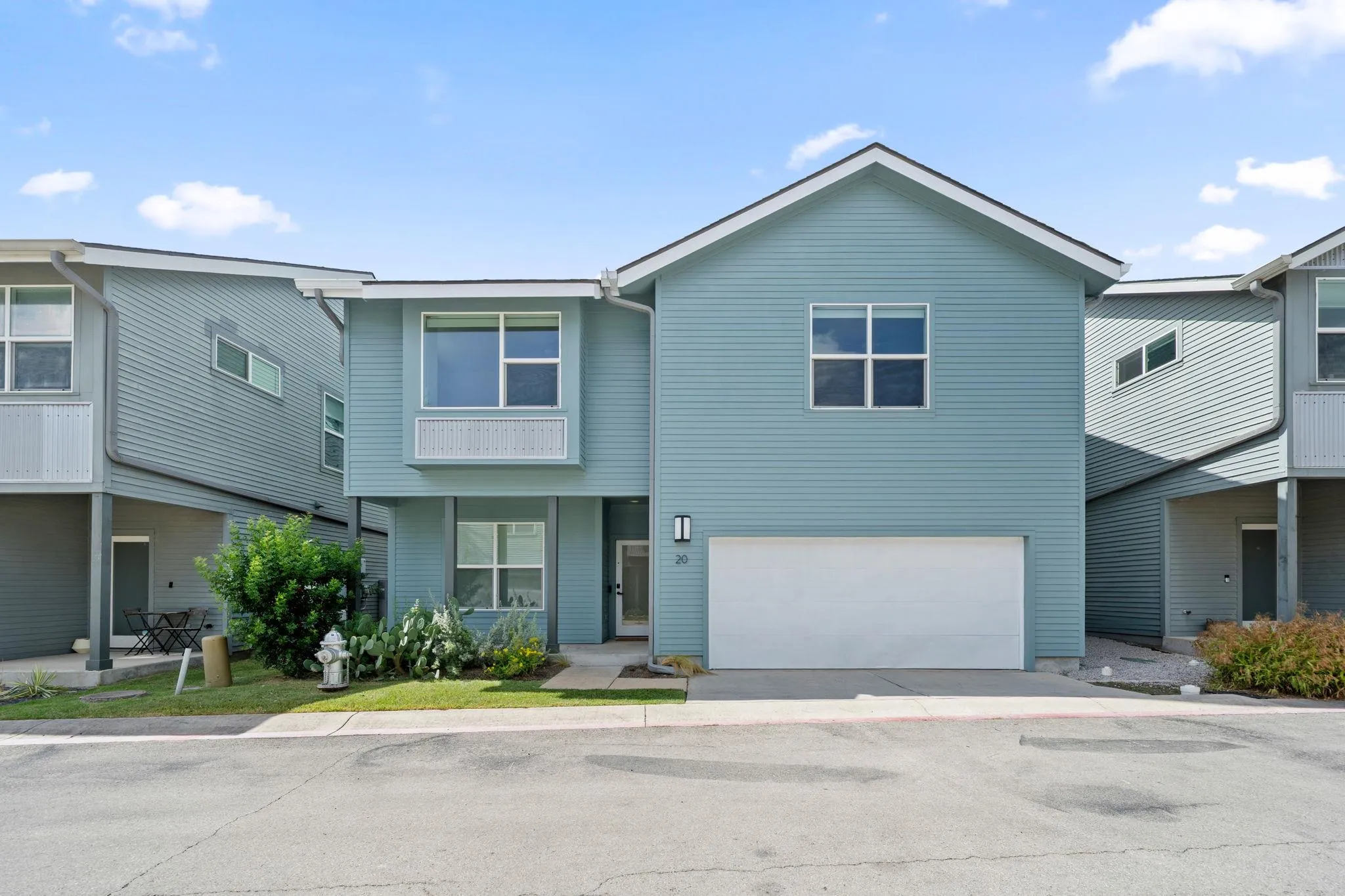 Photo 2 of 301 W STASSNEY LN #20