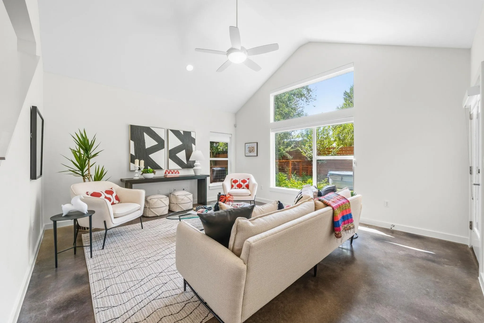 Photo 3 of 301 W STASSNEY LN #20