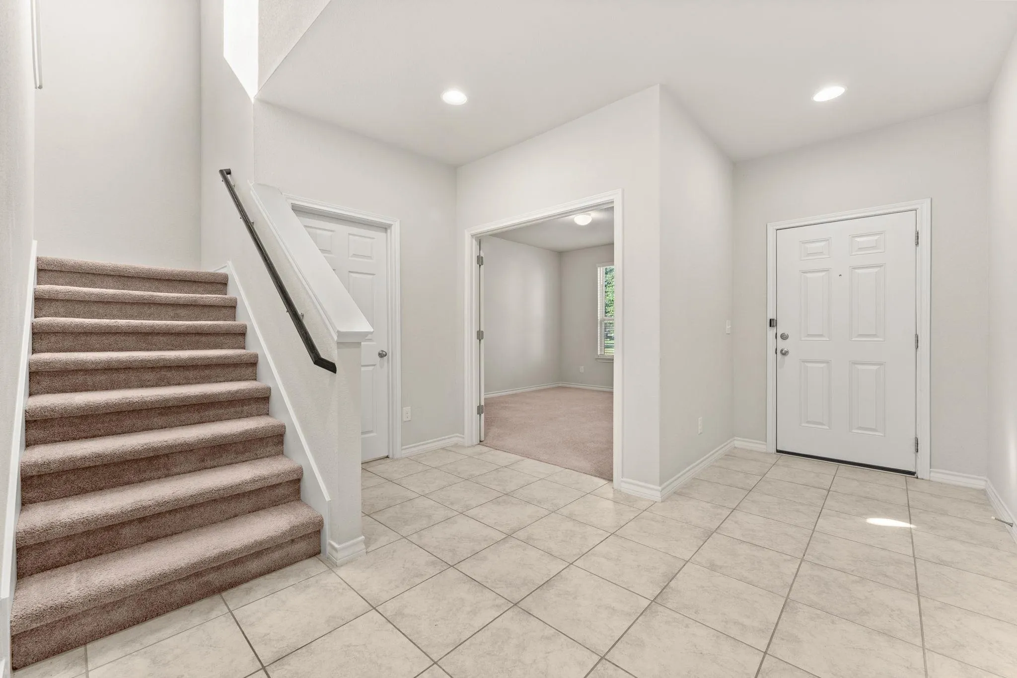 Photo 3 of 740 ALISO TRL