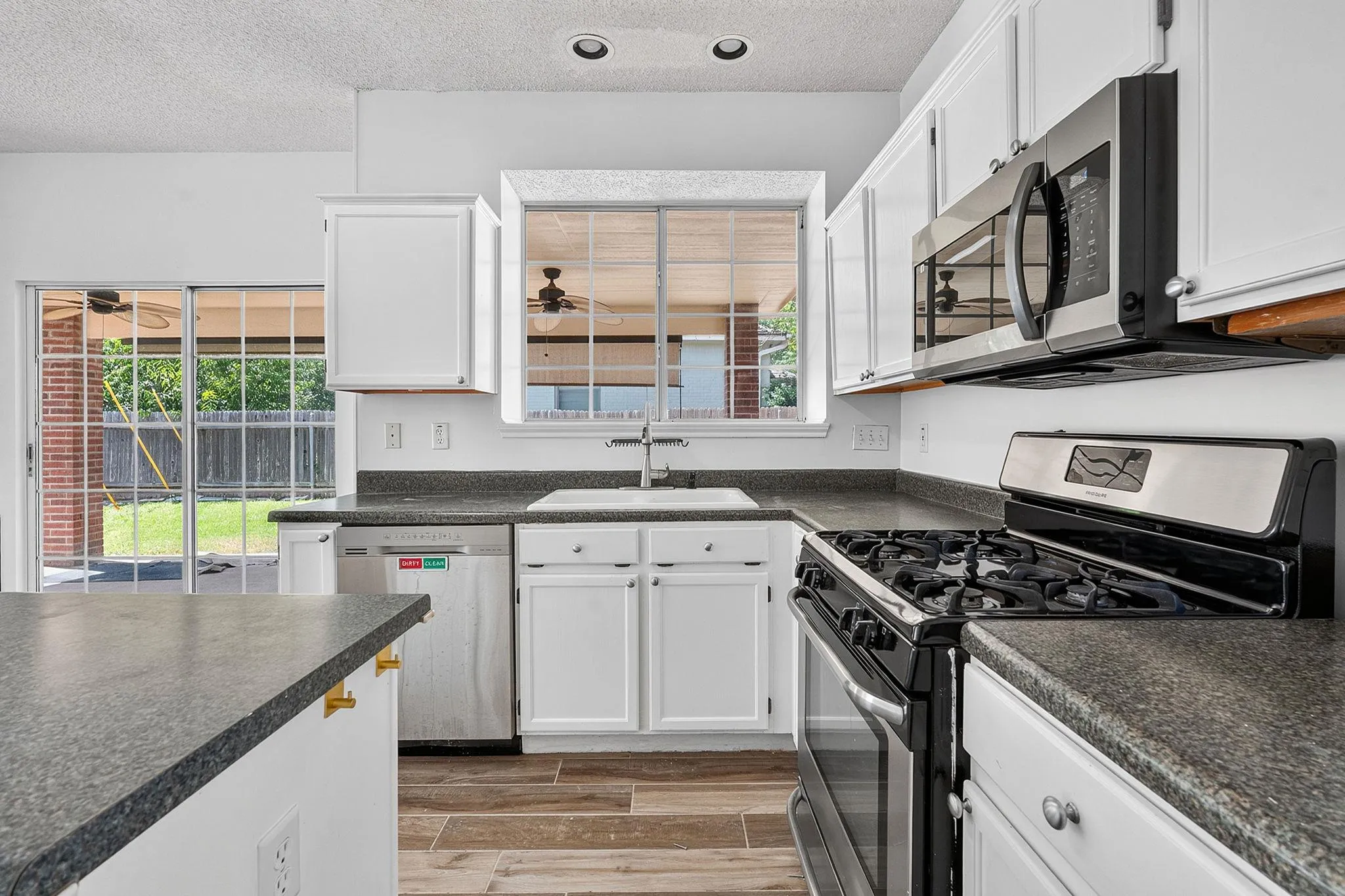 Photo 3 of 2721 LITTLE ELM TRL