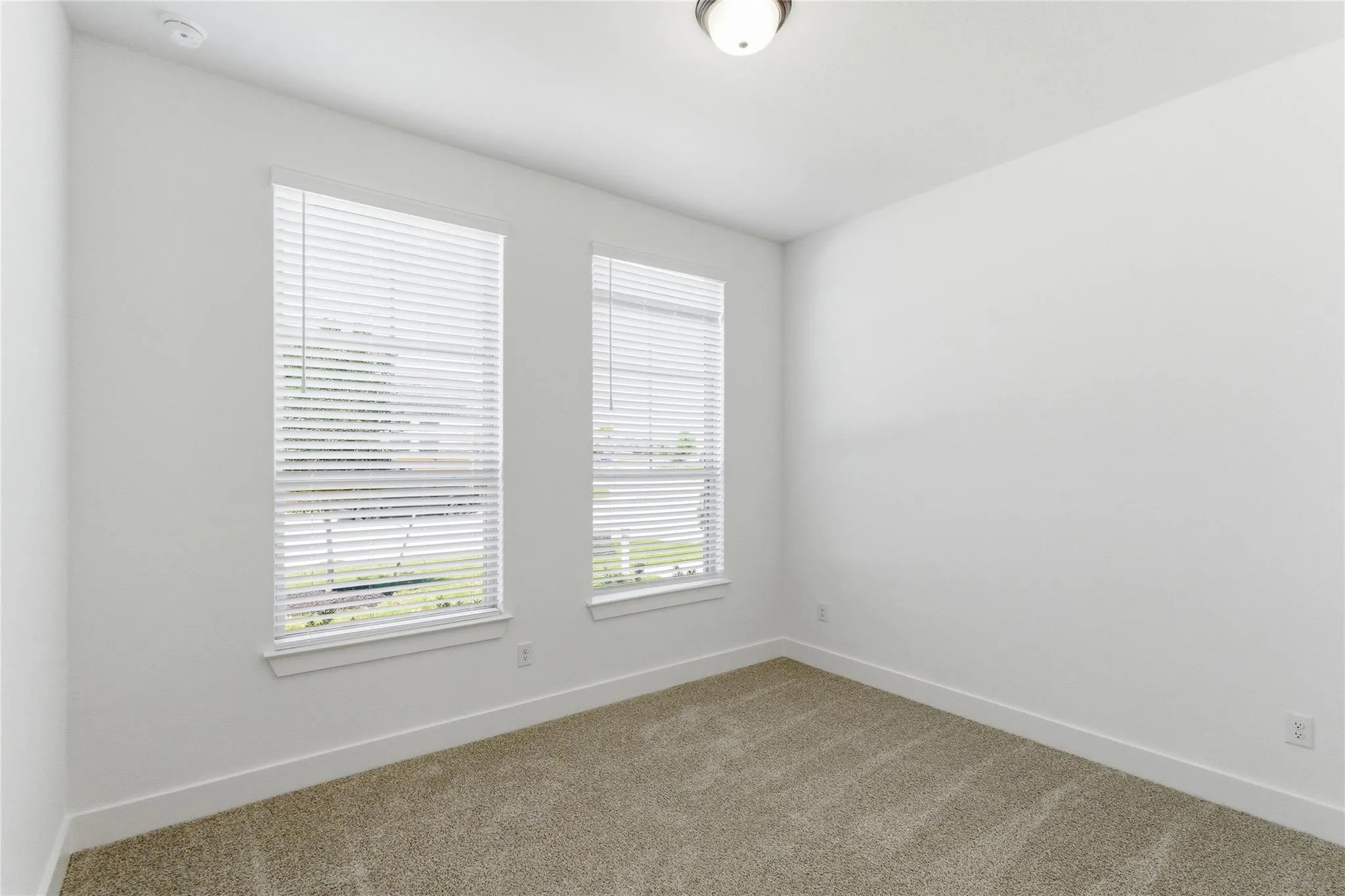 Photo 4 of 4758 REGENTS PL