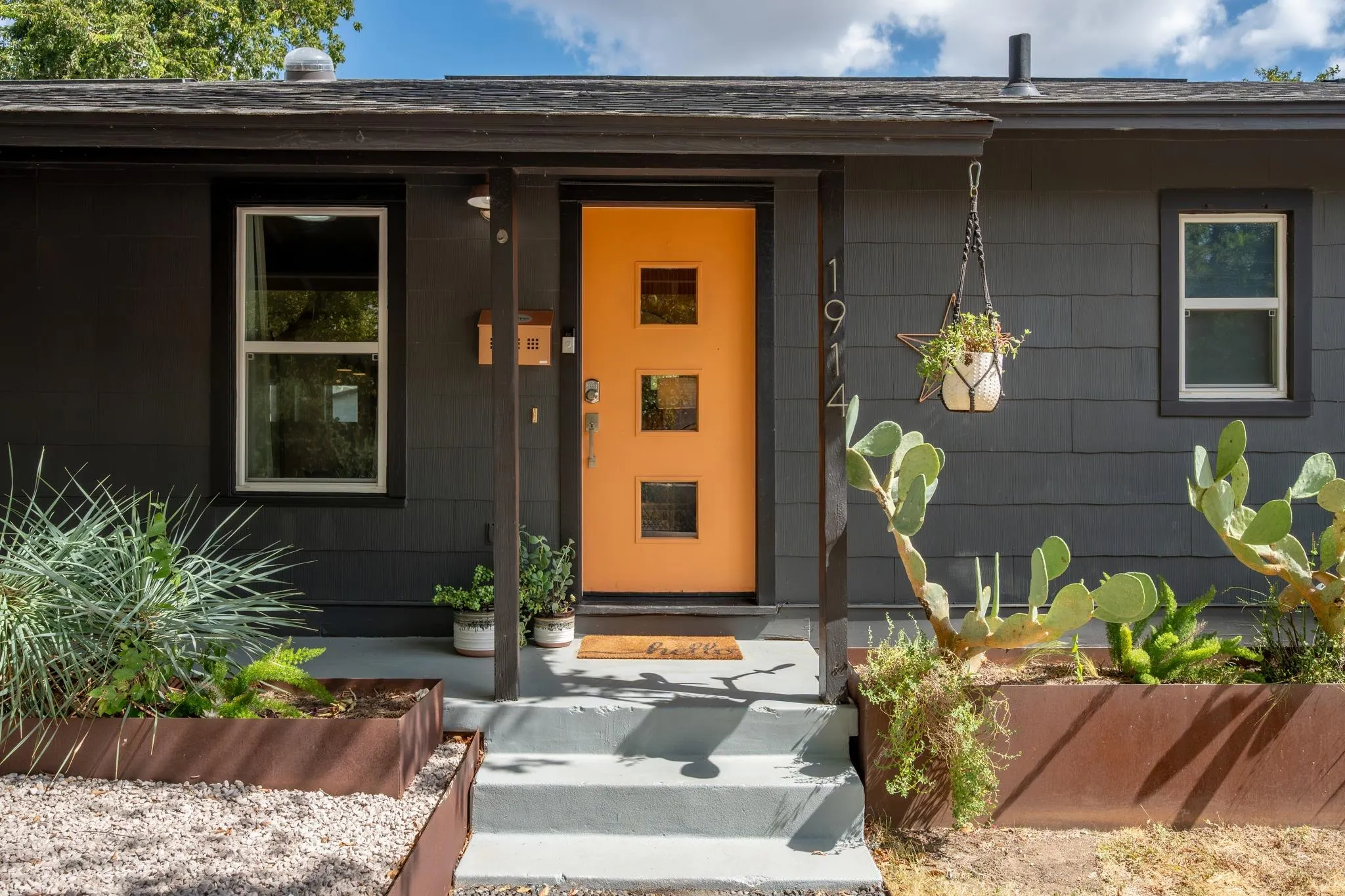 Photo of 1914 ALEGRIA RD, Austin, TX, 78757