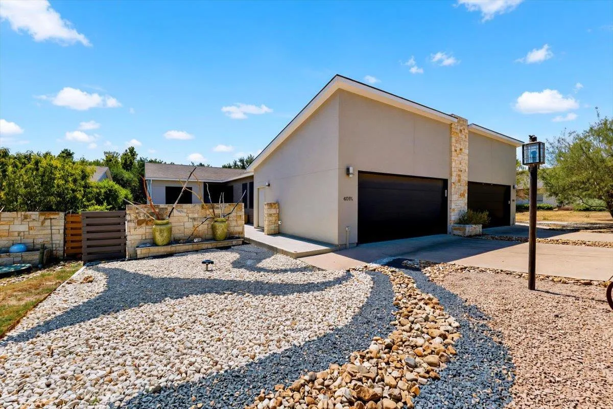 Photo of 408 SAILMASTER ST #B, Lakeway, TX, 78734