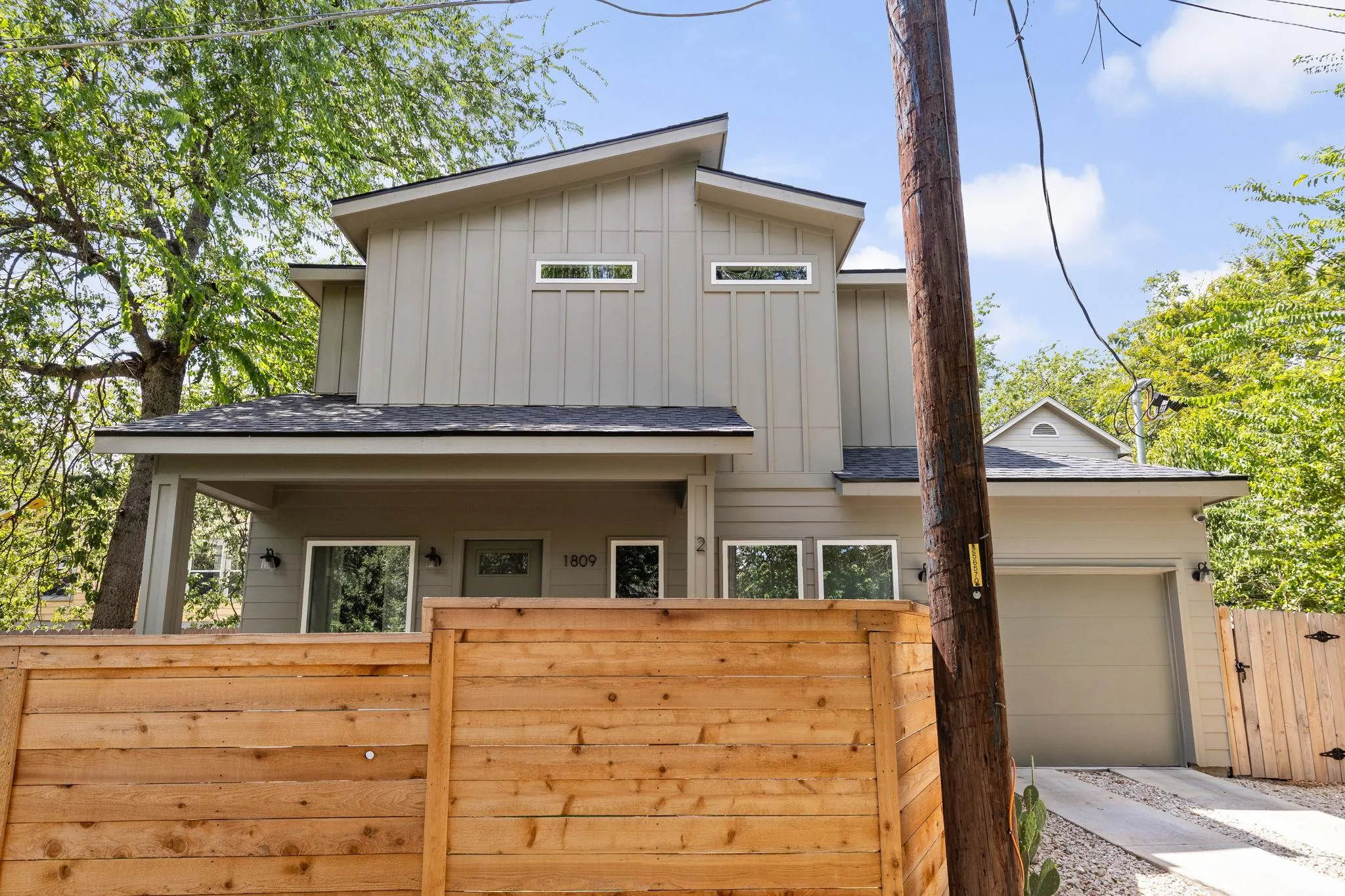 Photo 3 of 1809 MAPLE AVE #2