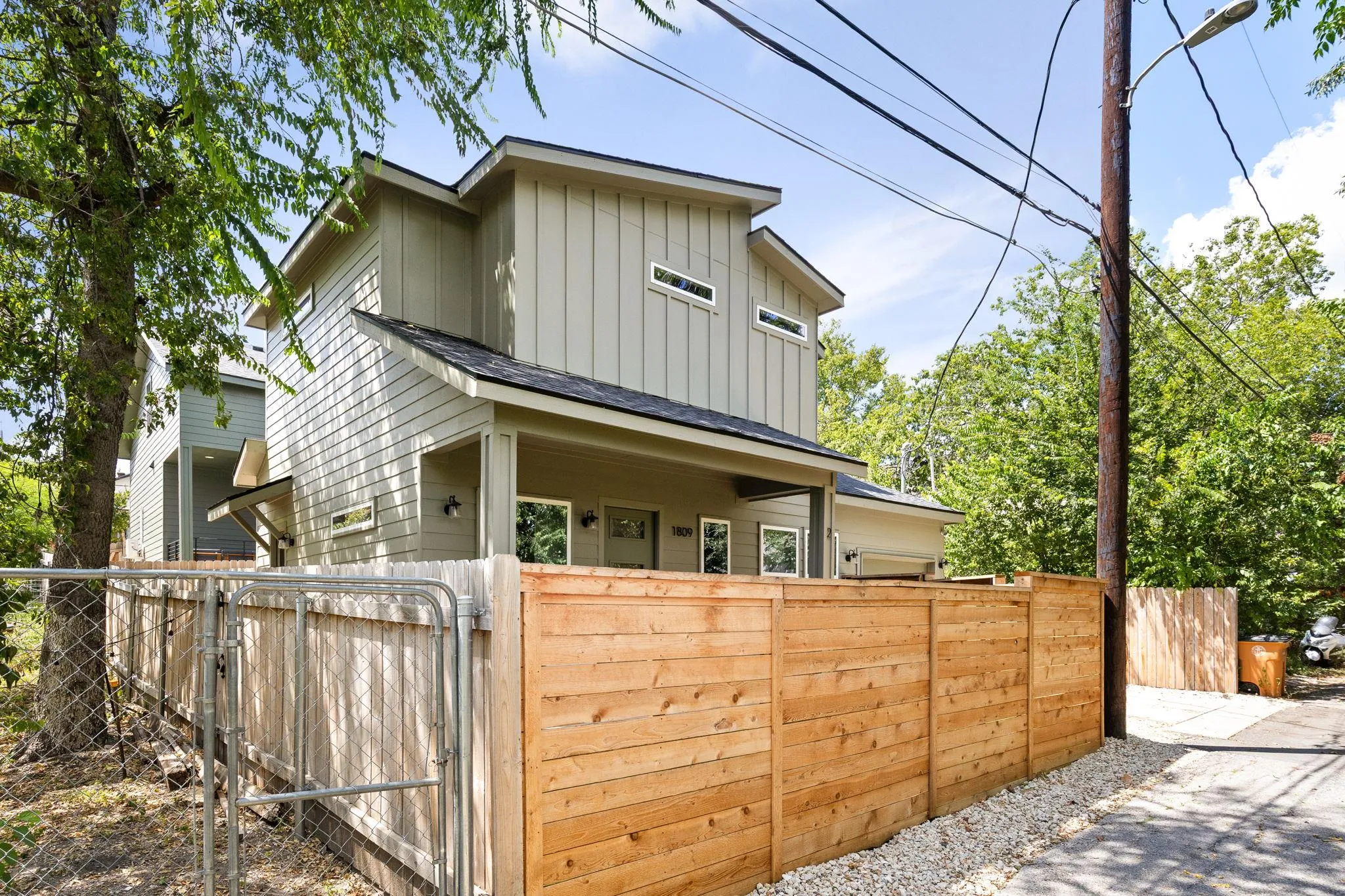 Photo 4 of 1809 MAPLE AVE #2