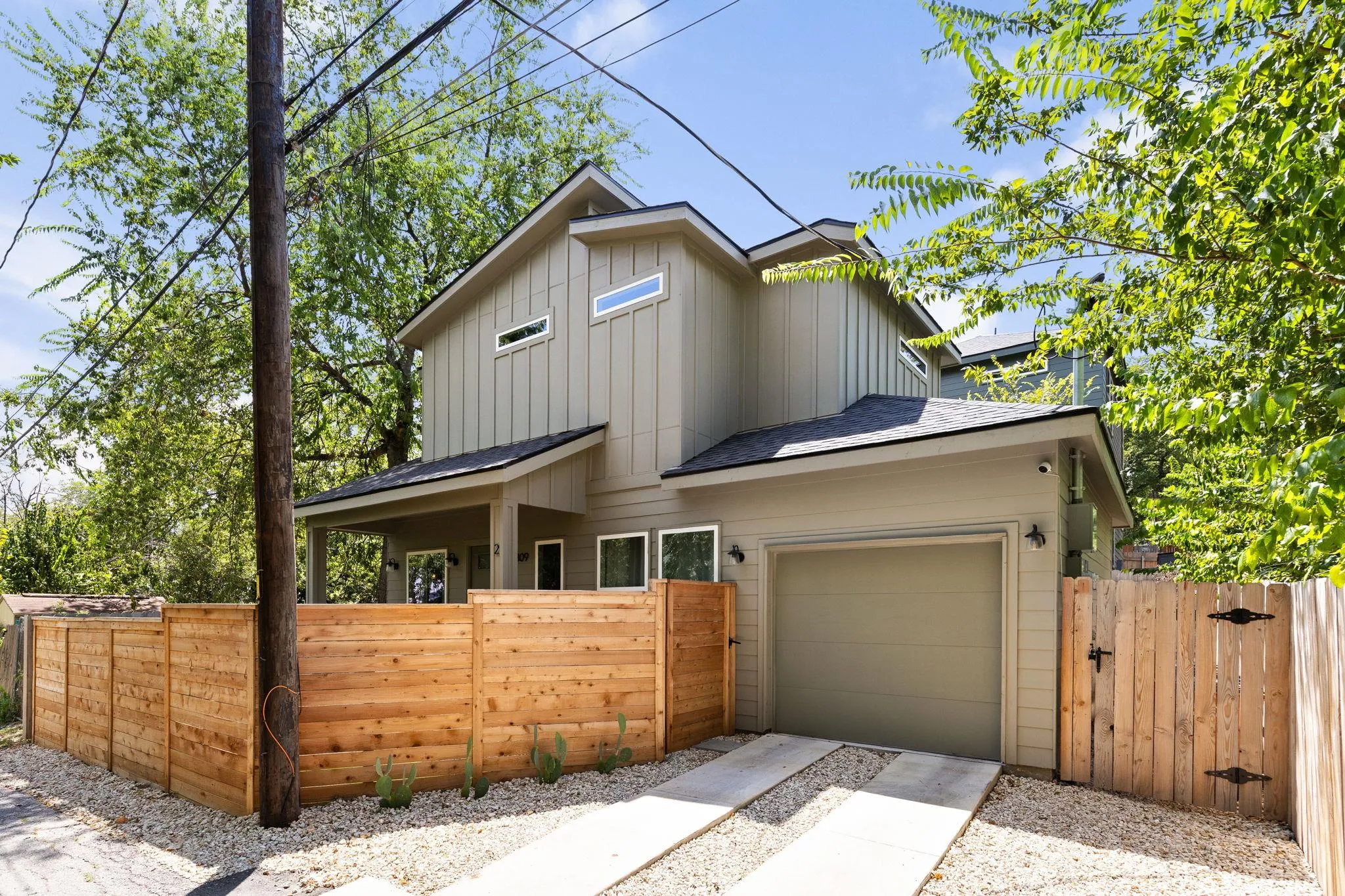 Photo 2 of 1809 MAPLE AVE #2