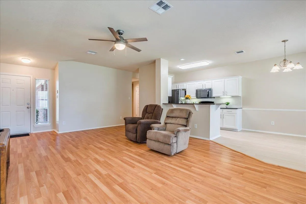 Photo 4 of 1327 ROSIE LN