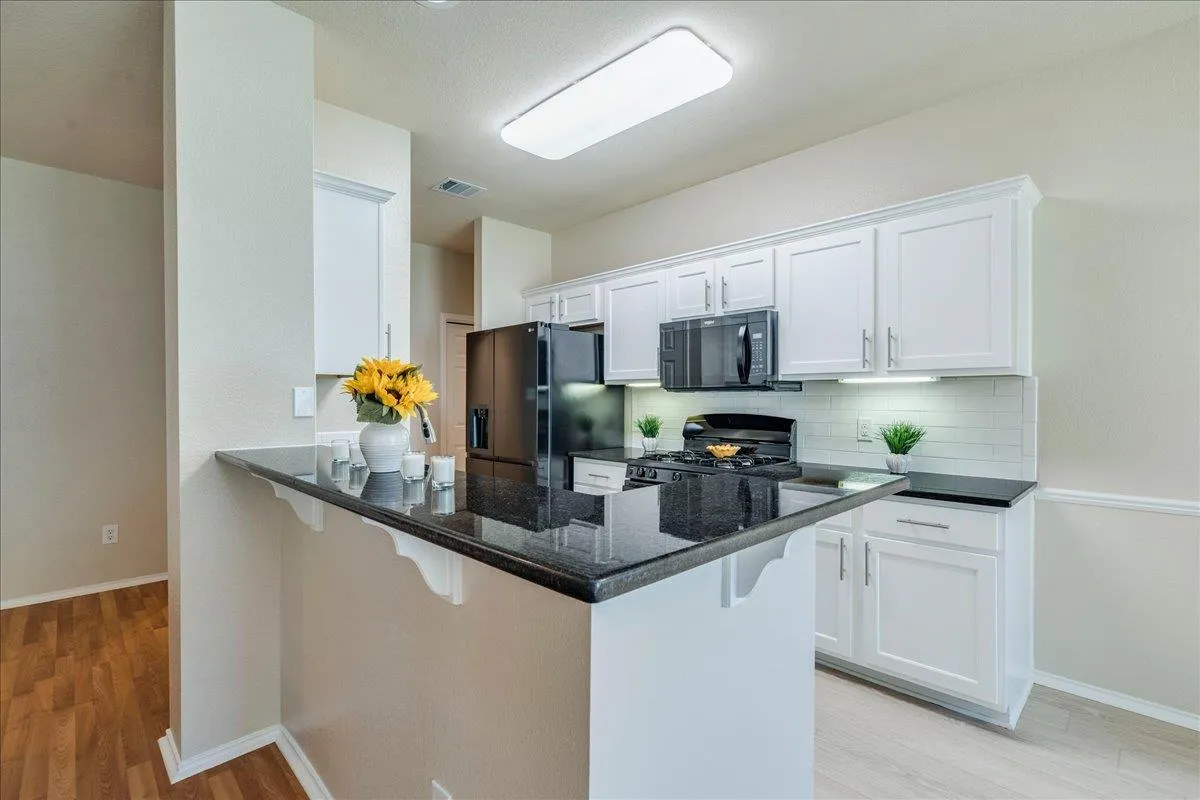 Photo 5 of 1327 ROSIE LN