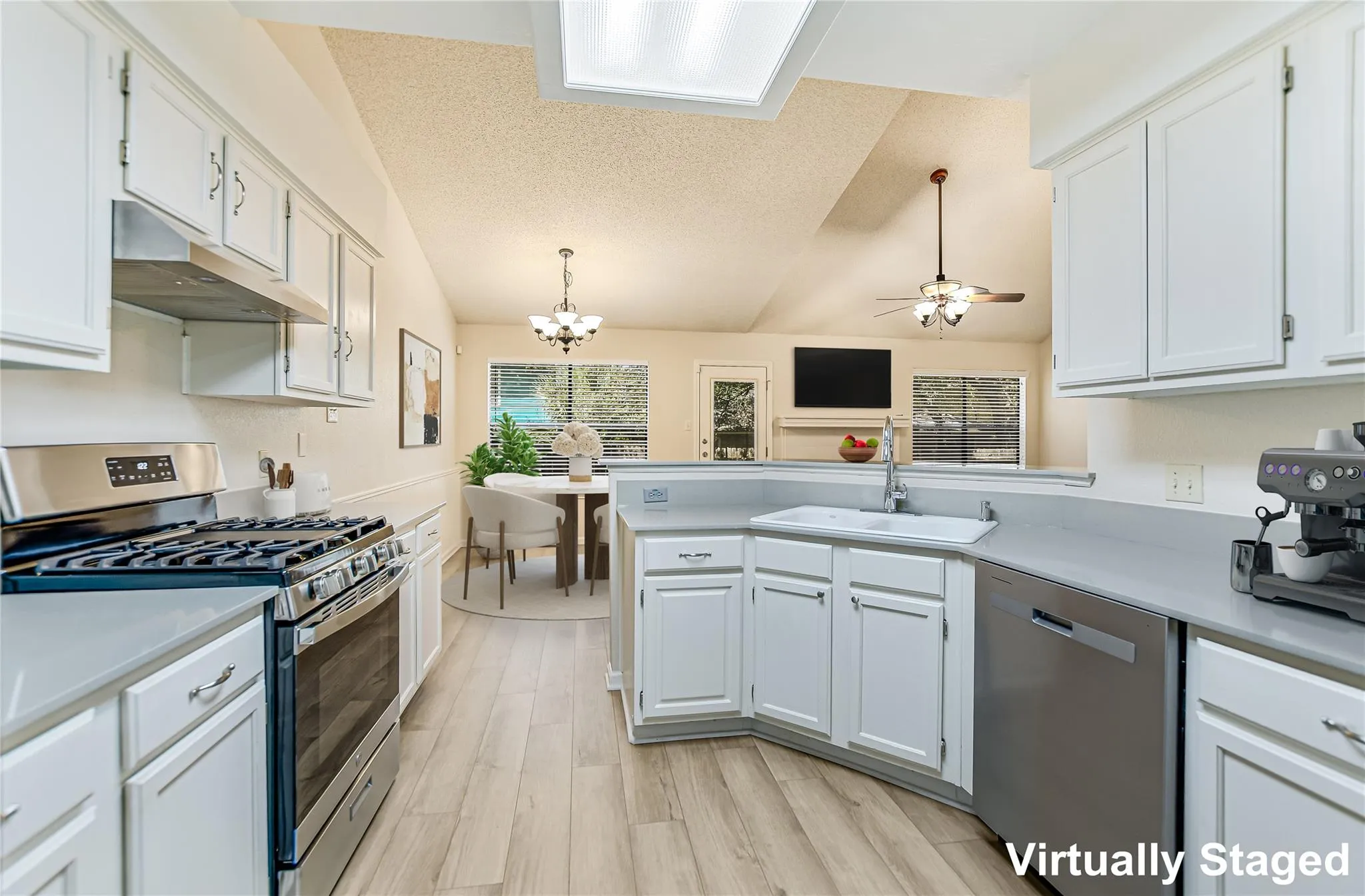 Photo 5 of 7010 RIVERTON DR