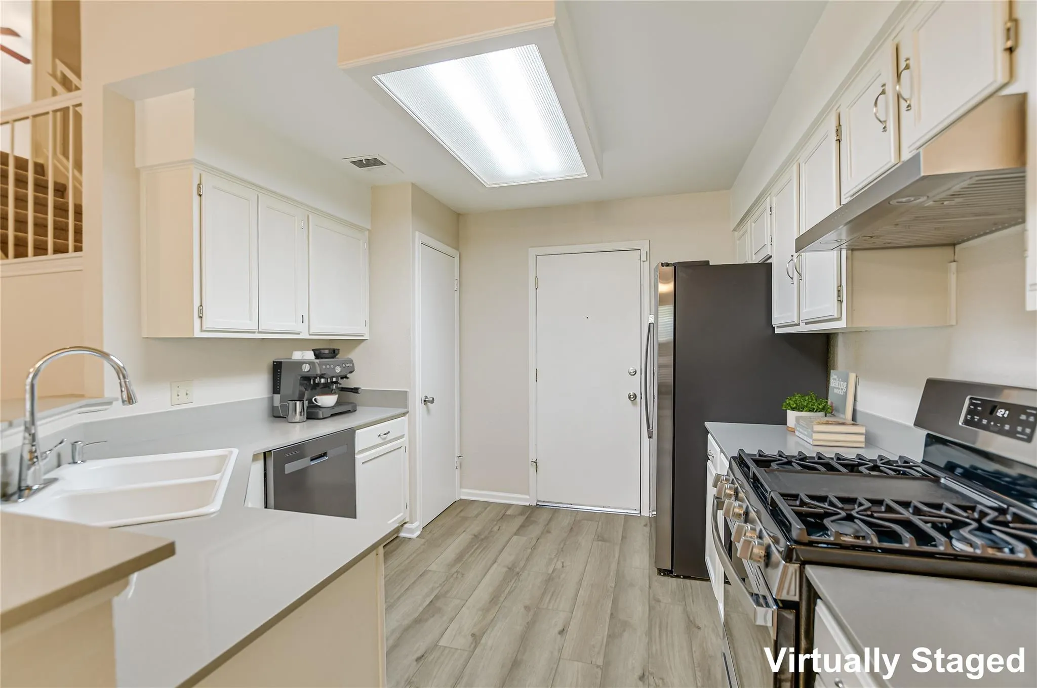 Photo 4 of 7010 RIVERTON DR