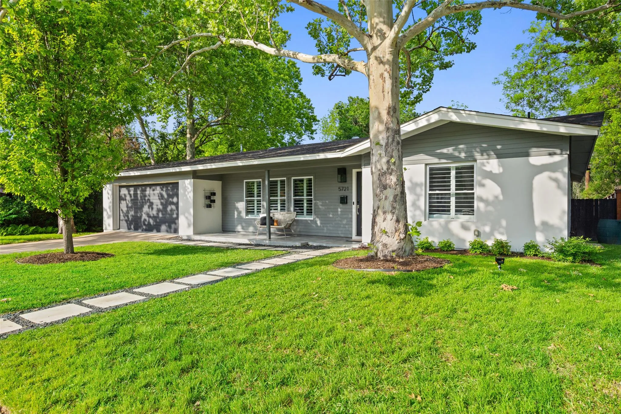 Photo 4 of 5721 LOUISE LN
