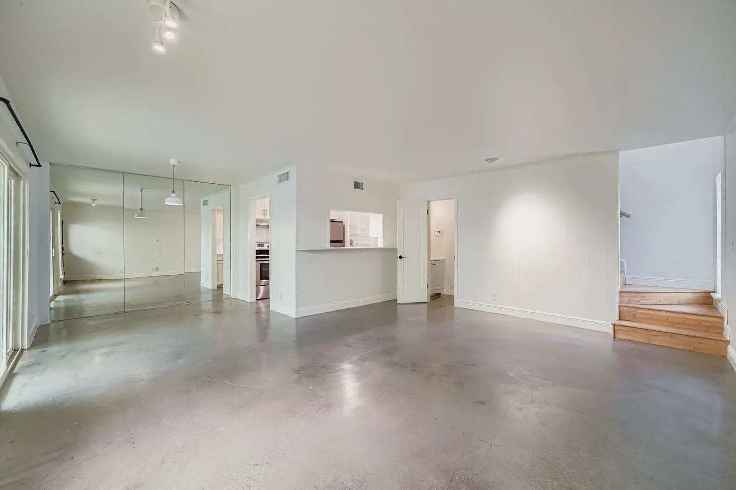 Photo 4 of 6718 SILVERMINE DR #1704