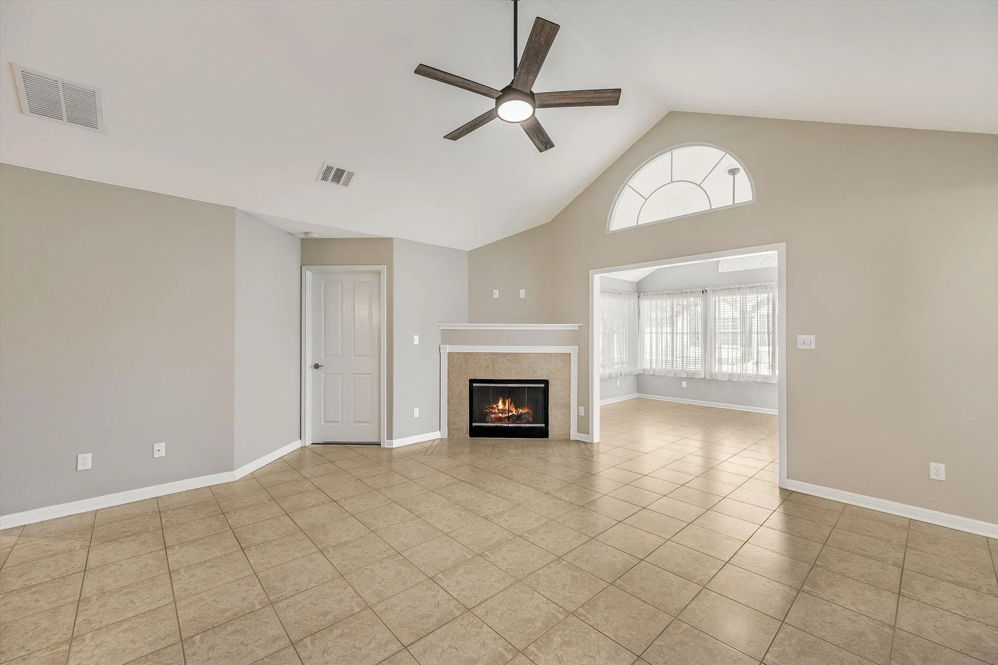 Photo 4 of 30 WILDWOOD DR #122