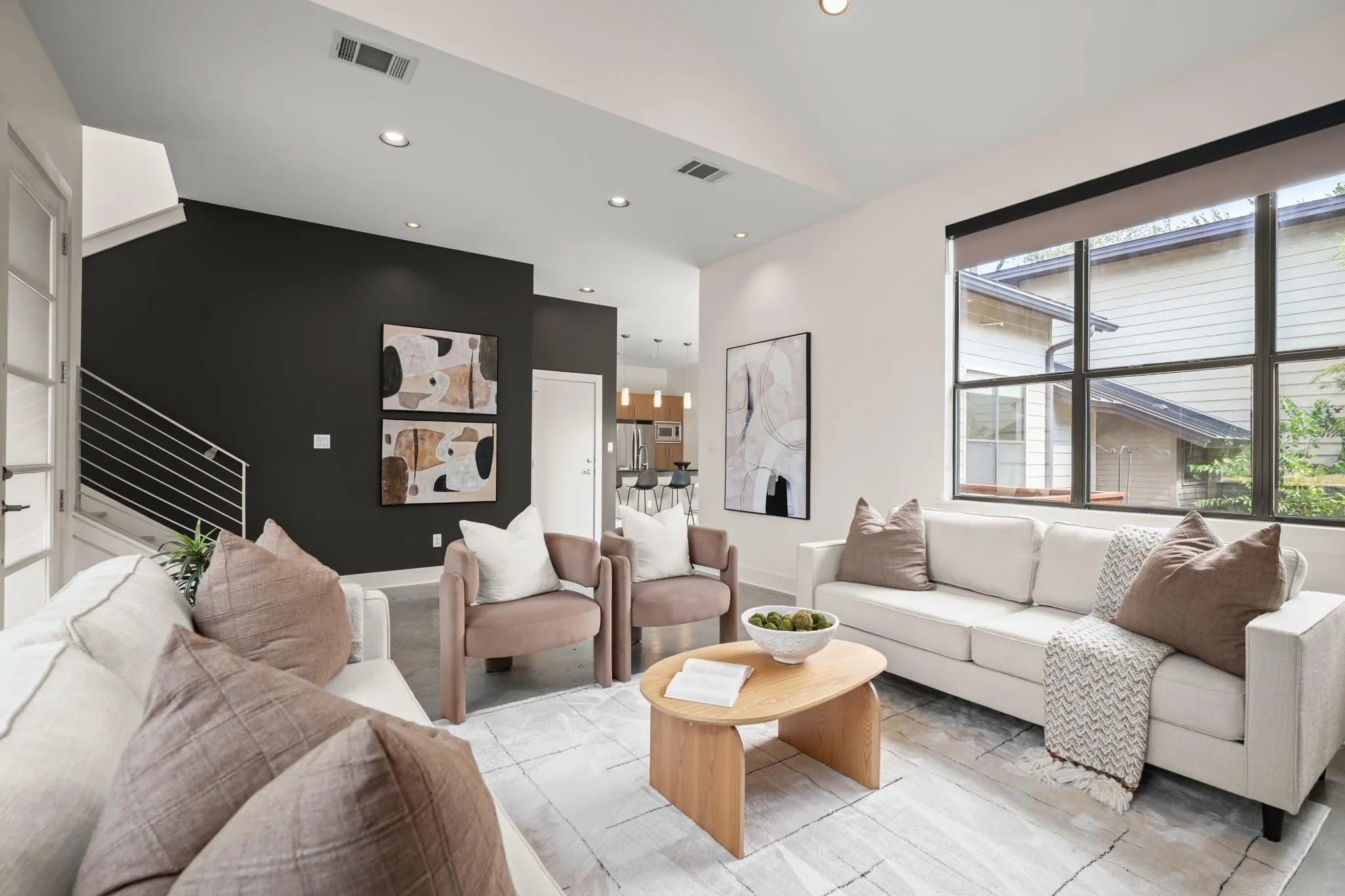 Photo 5 of 1012 HARWOOD PL #A