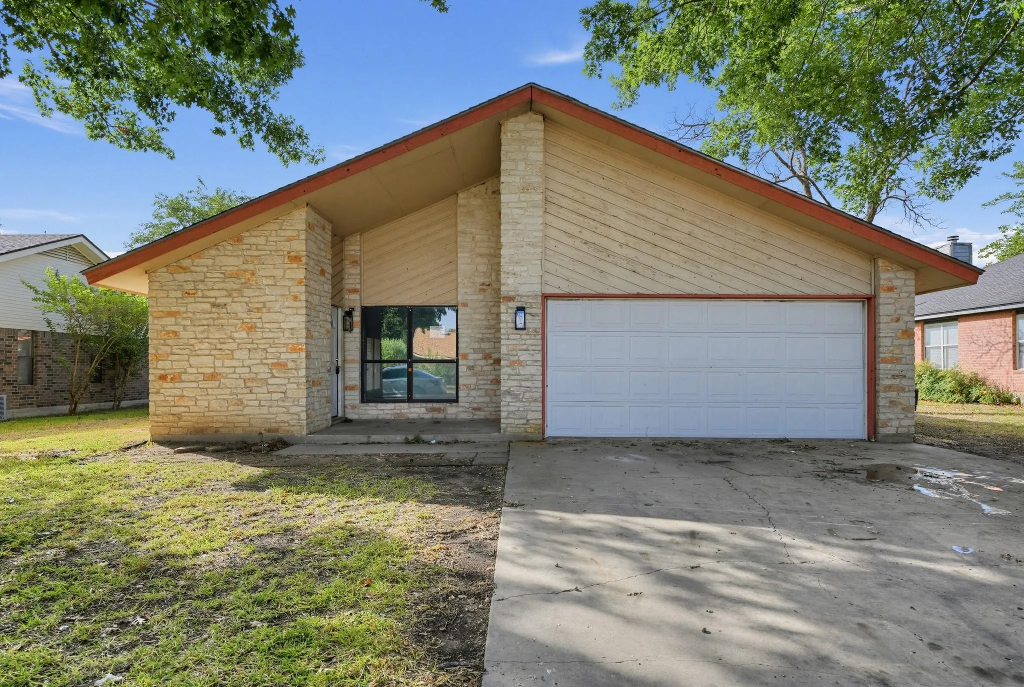 Photo of 1805 CEDARLAWN ST, Taylor, TX, 76574