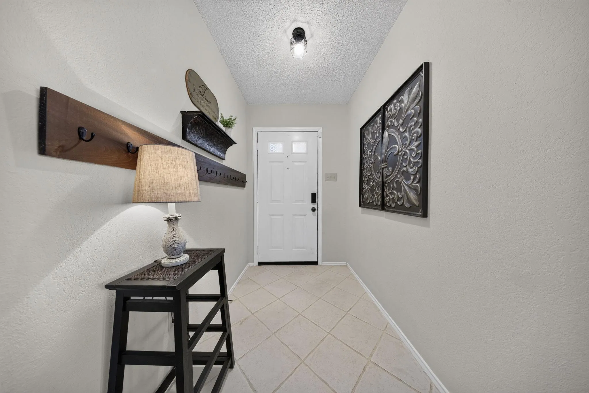 Photo 3 of 806 MOUNTAIN RIDGE DR