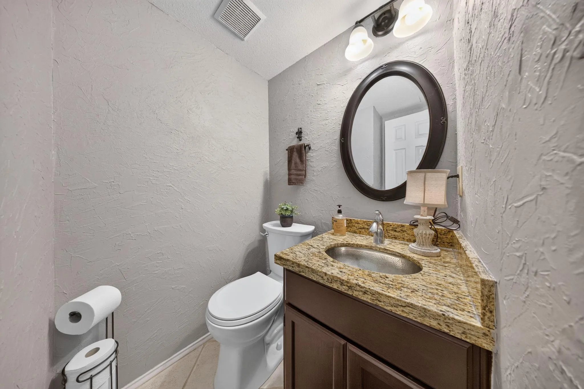 Photo 4 of 806 MOUNTAIN RIDGE DR