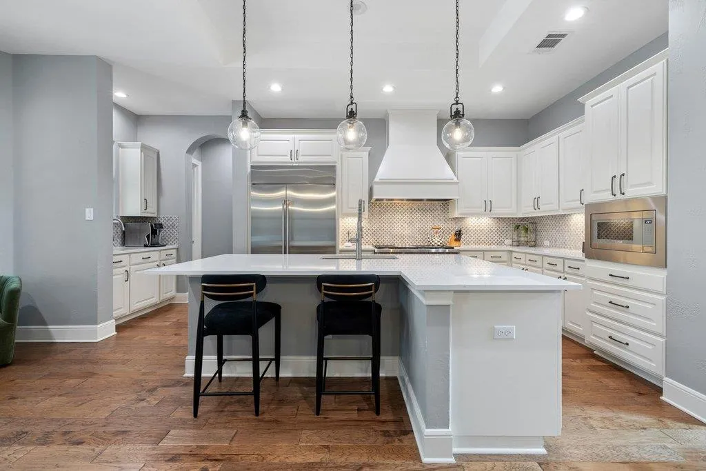 Photo 3 of 320 BISSET CT