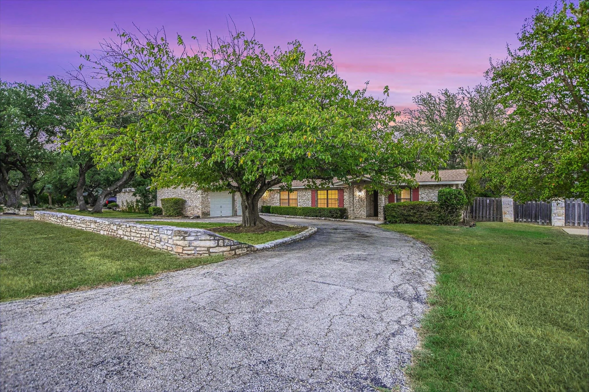 Photo 2 of 1004 BISCAYNE CV SW