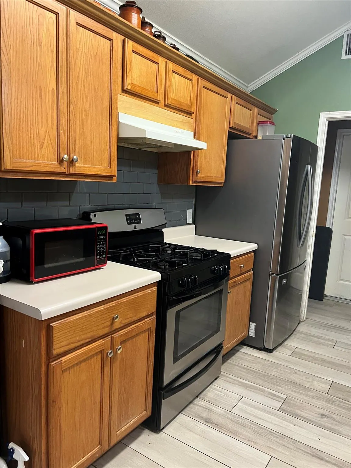 Photo 3 of 14507 OLIPHANT ST