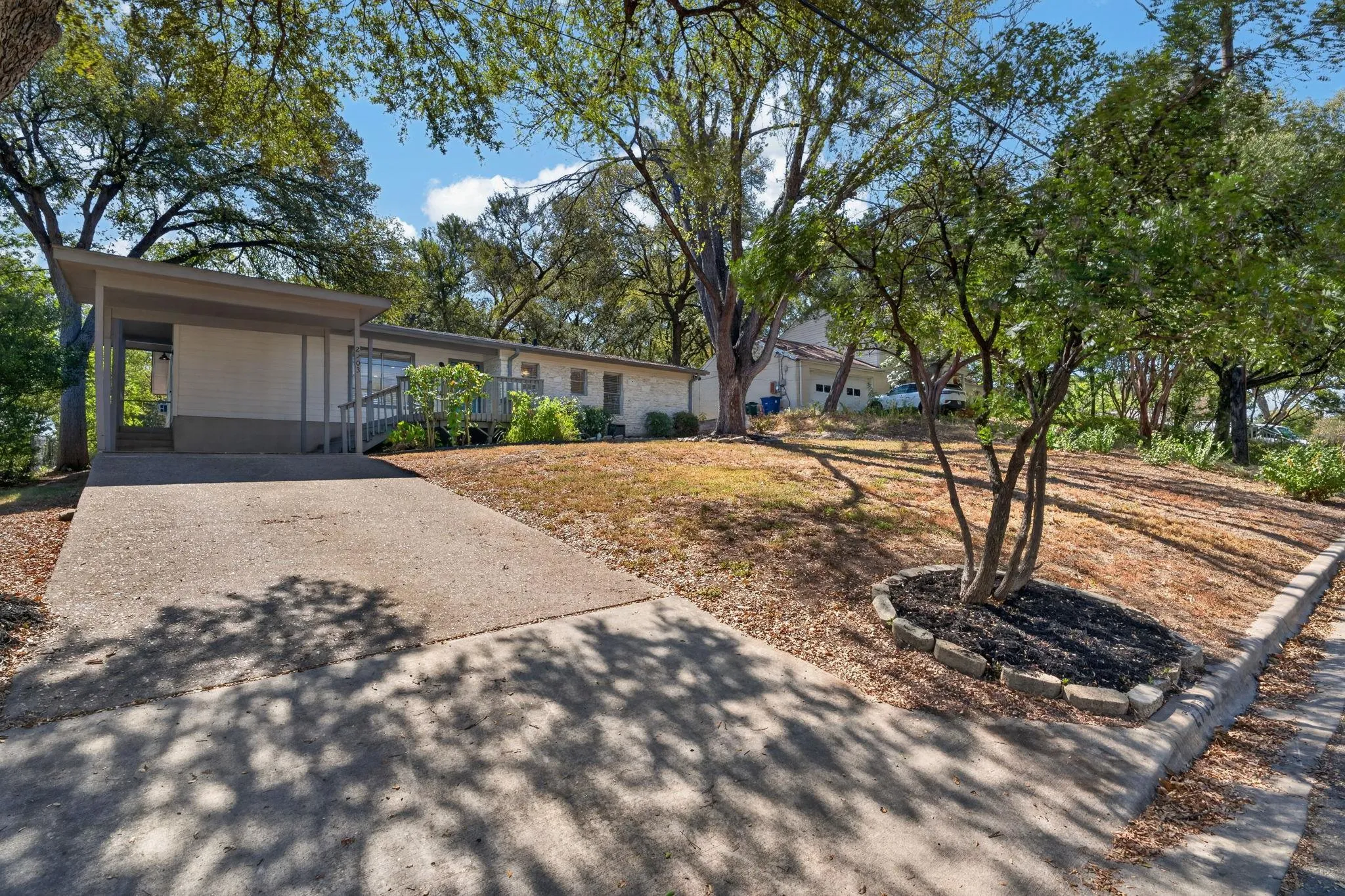 Photo 2 of 2703 PRINCETON DR