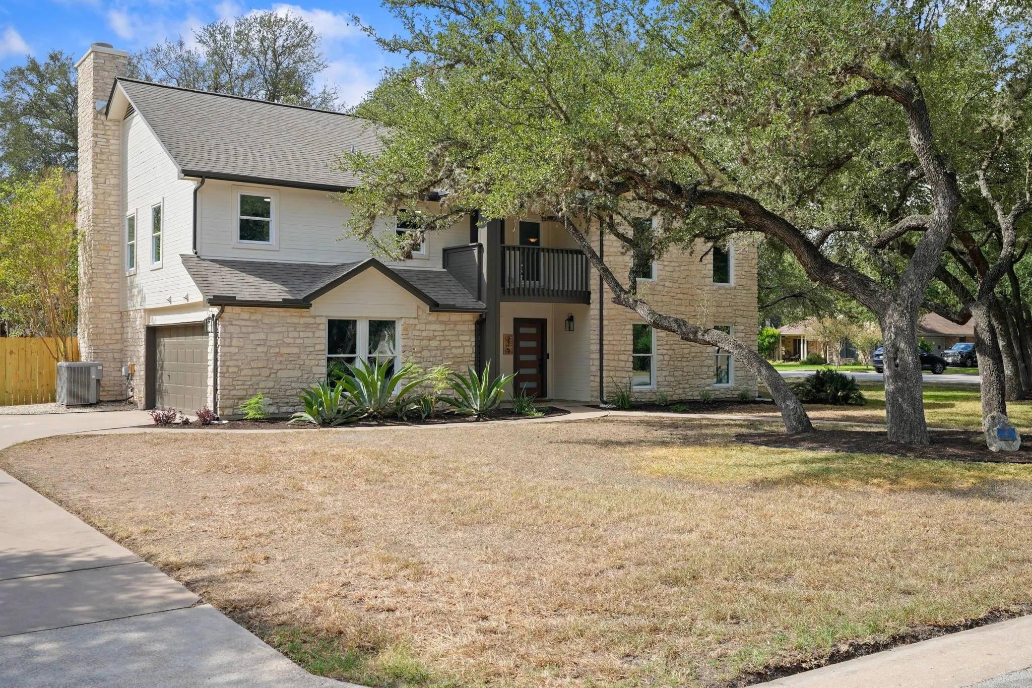 Photo 2 of 215 DEWBERRY CV