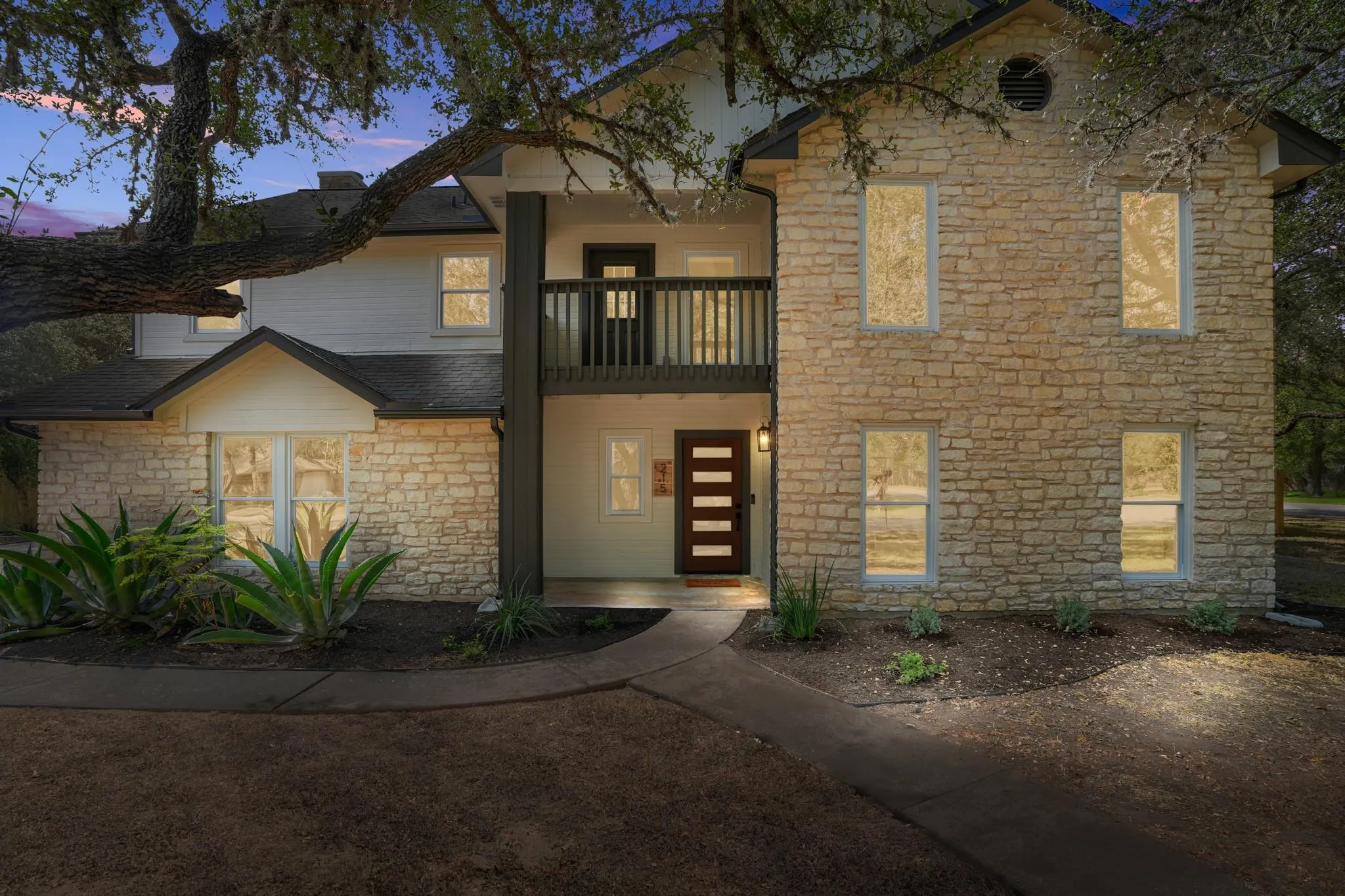 Photo 3 of 215 DEWBERRY CV
