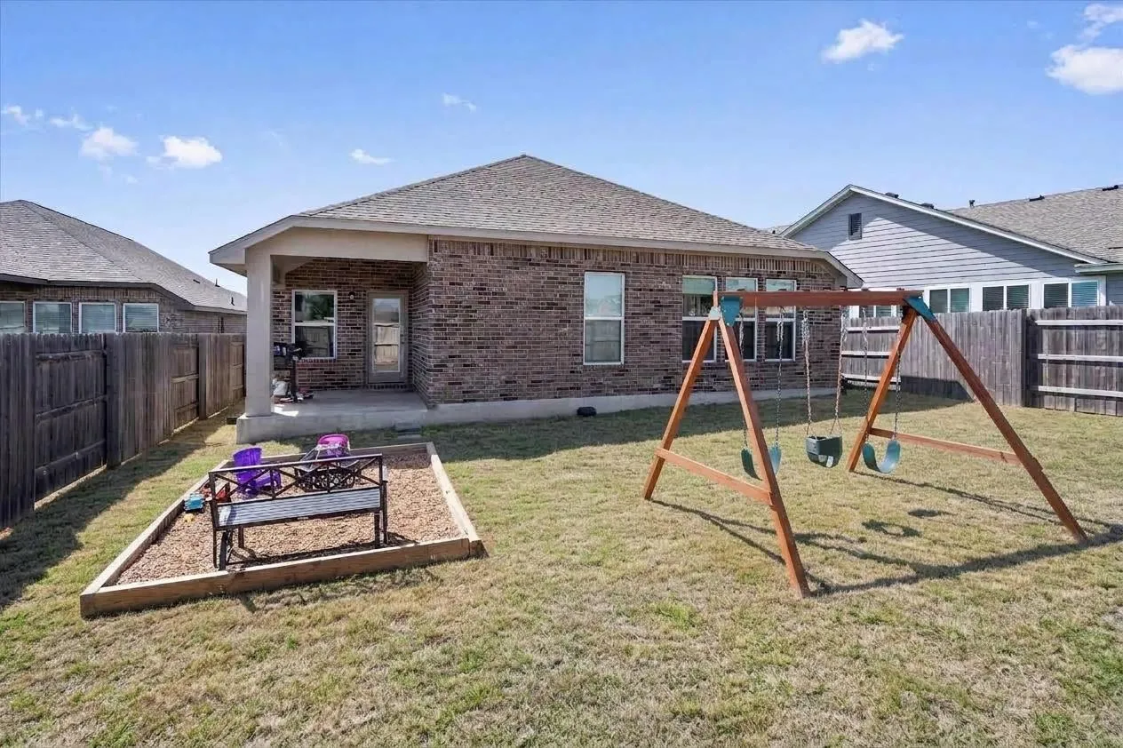 Photo 5 of 102 PATRICK HERNDON DR