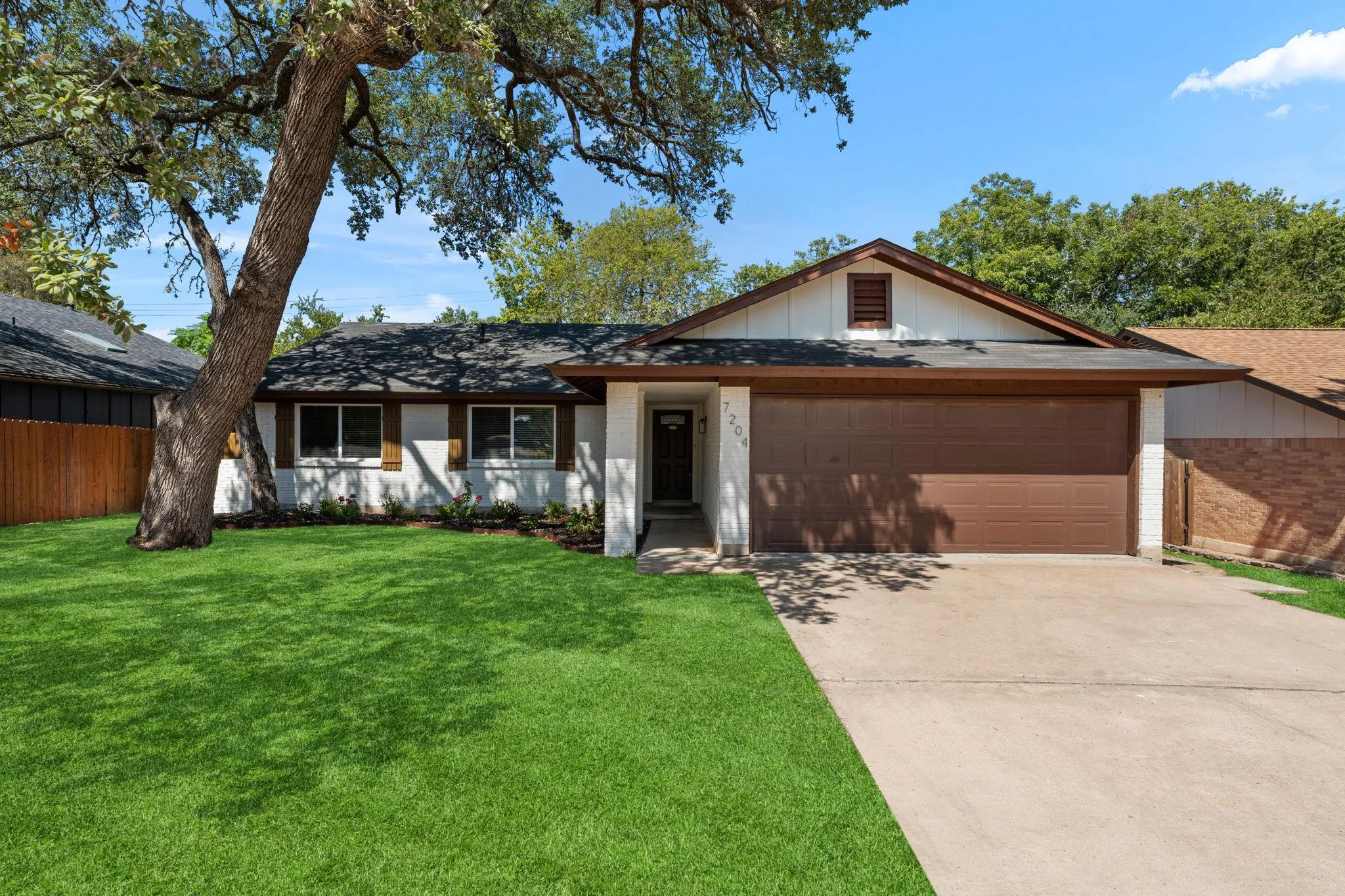 Photo 2 of 7204 TOWERING OAKS DR
