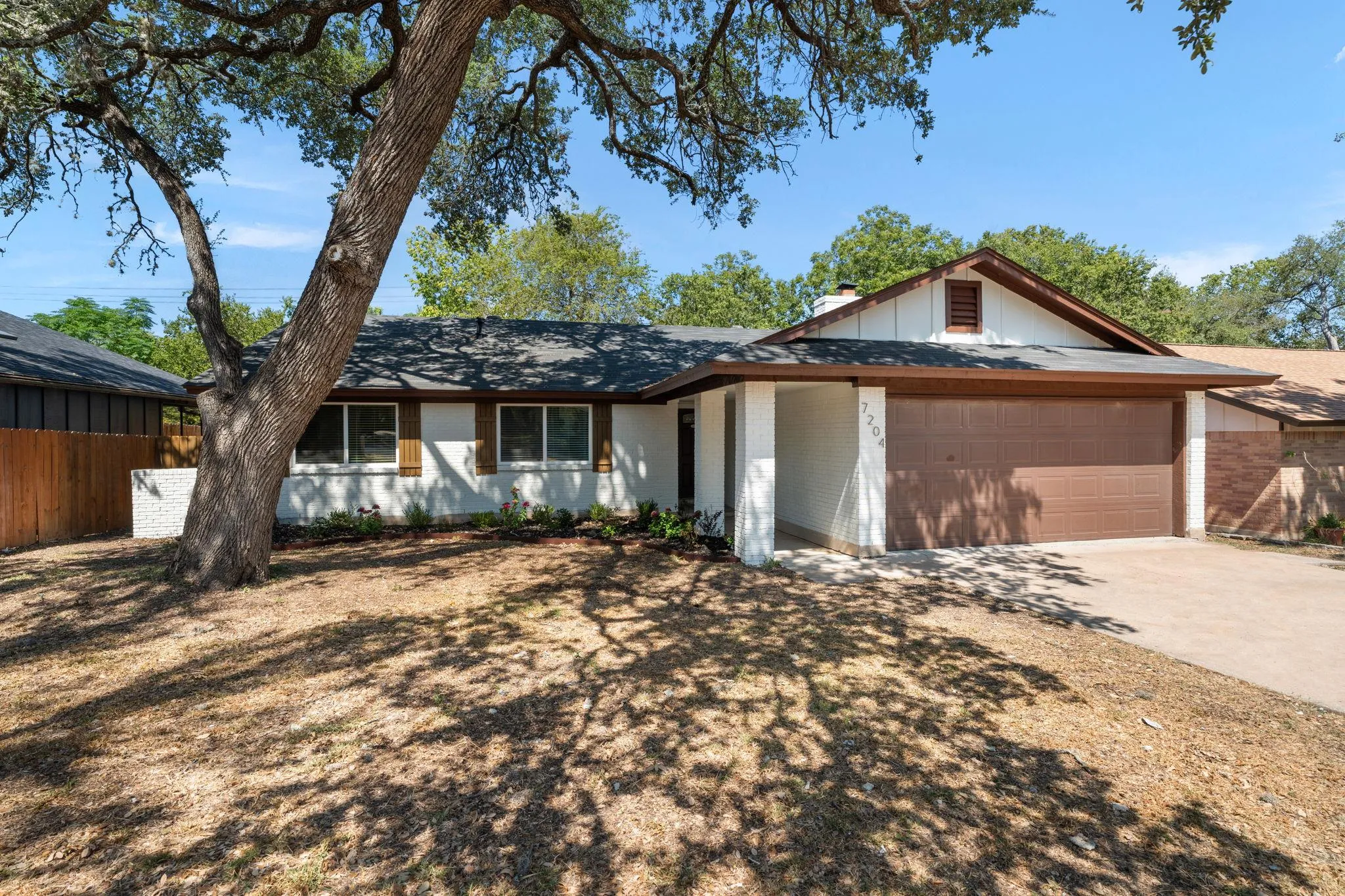 Photo 3 of 7204 TOWERING OAKS DR