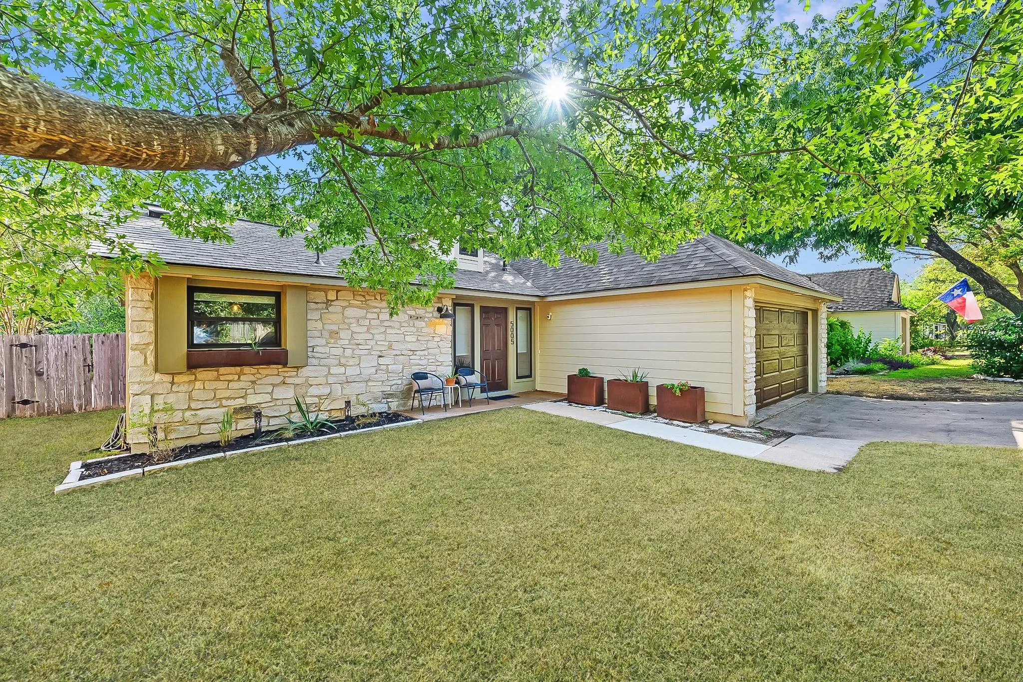 Photo 3 of 5005 GANYMEDE DR