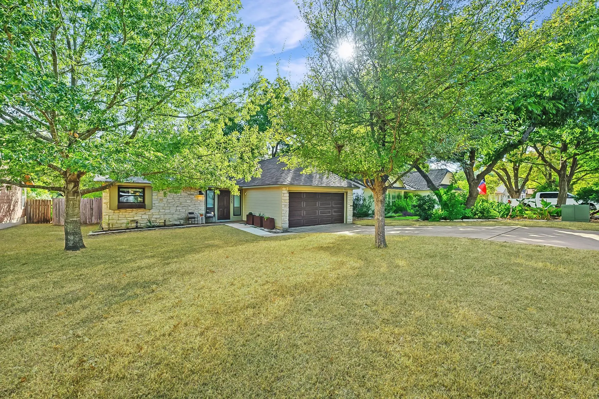 Photo 2 of 5005 GANYMEDE DR