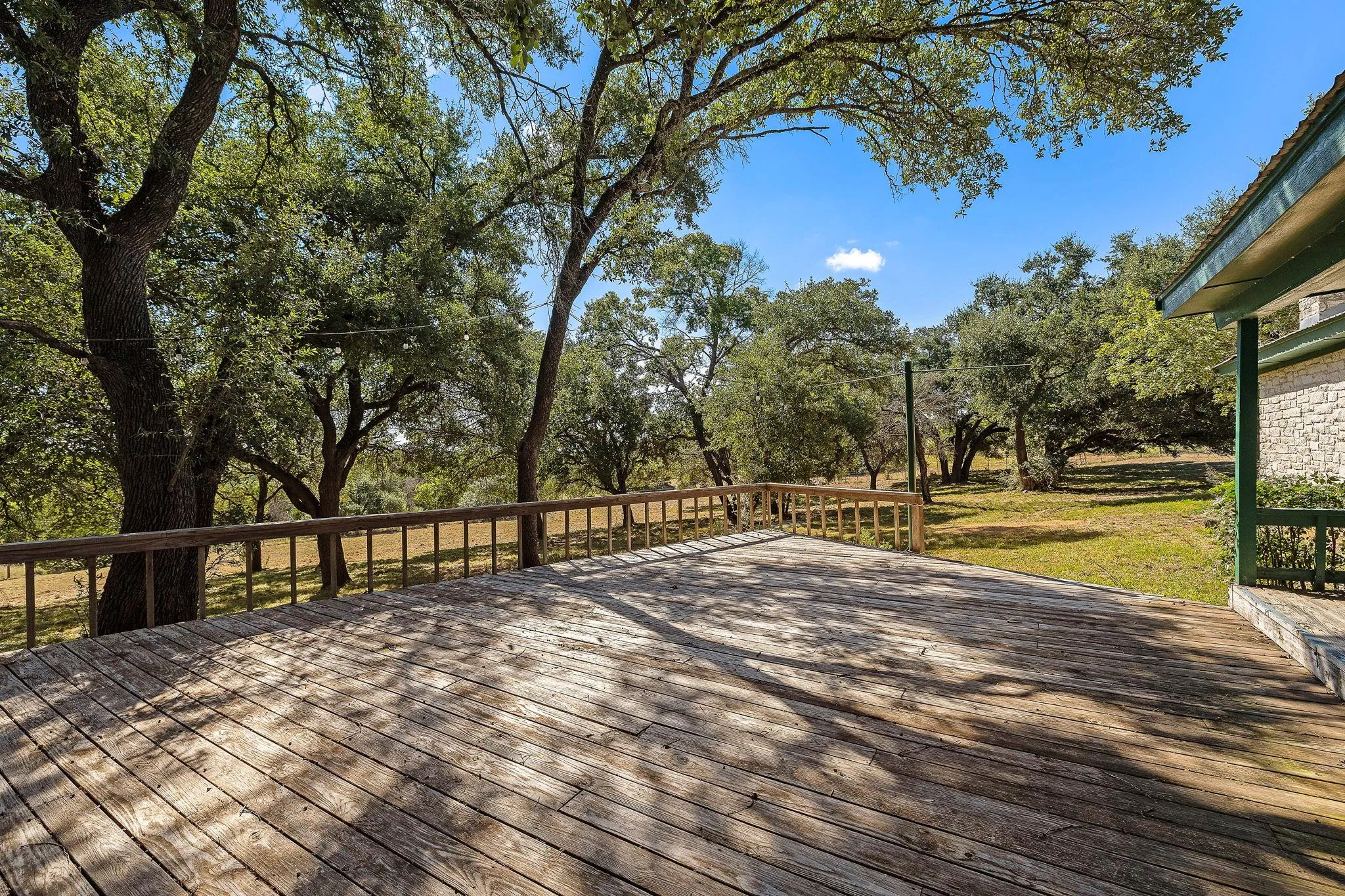 Photo 2 of 305 HIDDEN OAKS LN