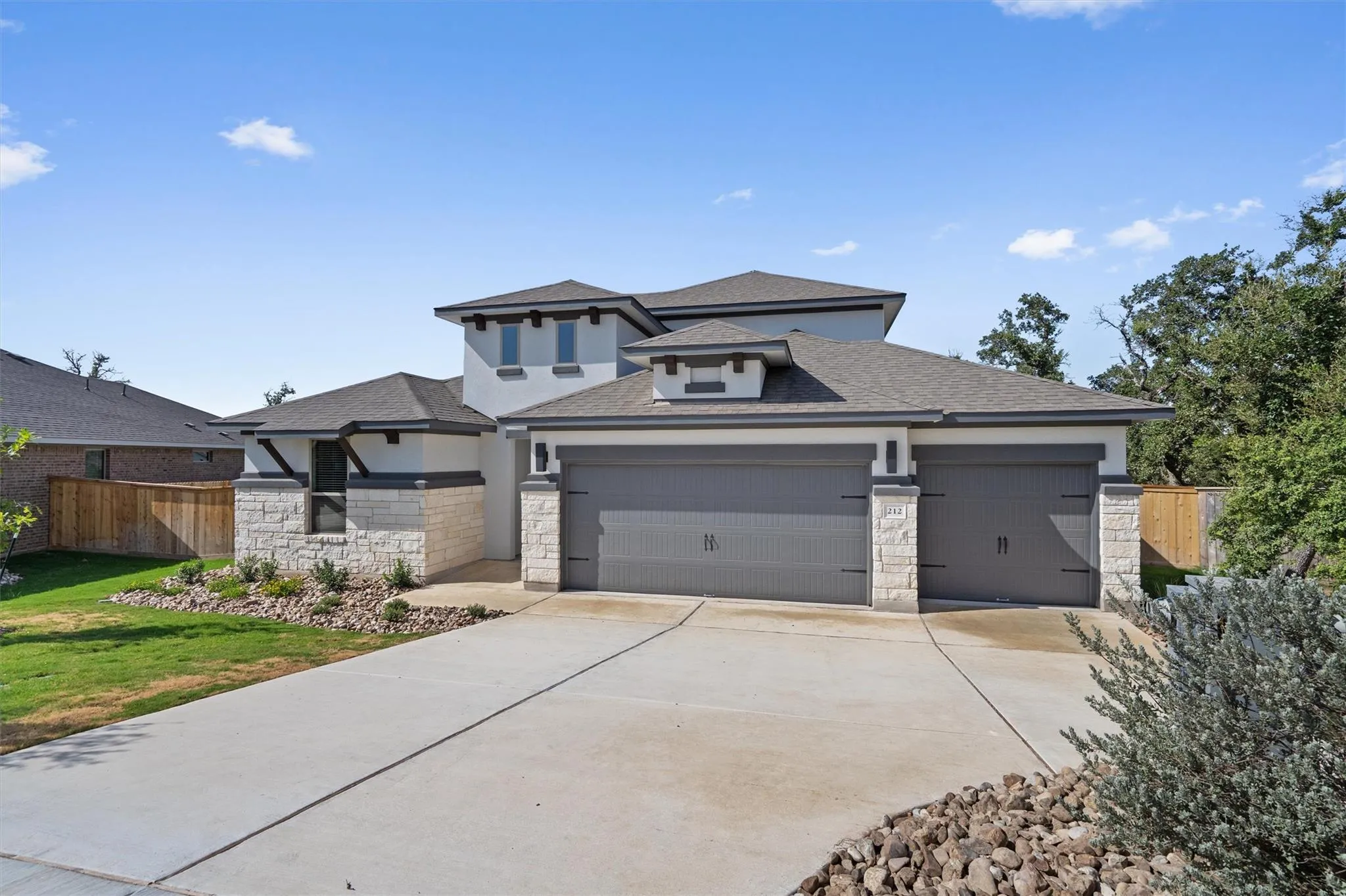 Photo 2 of 212 SCENIC HILLS CIR