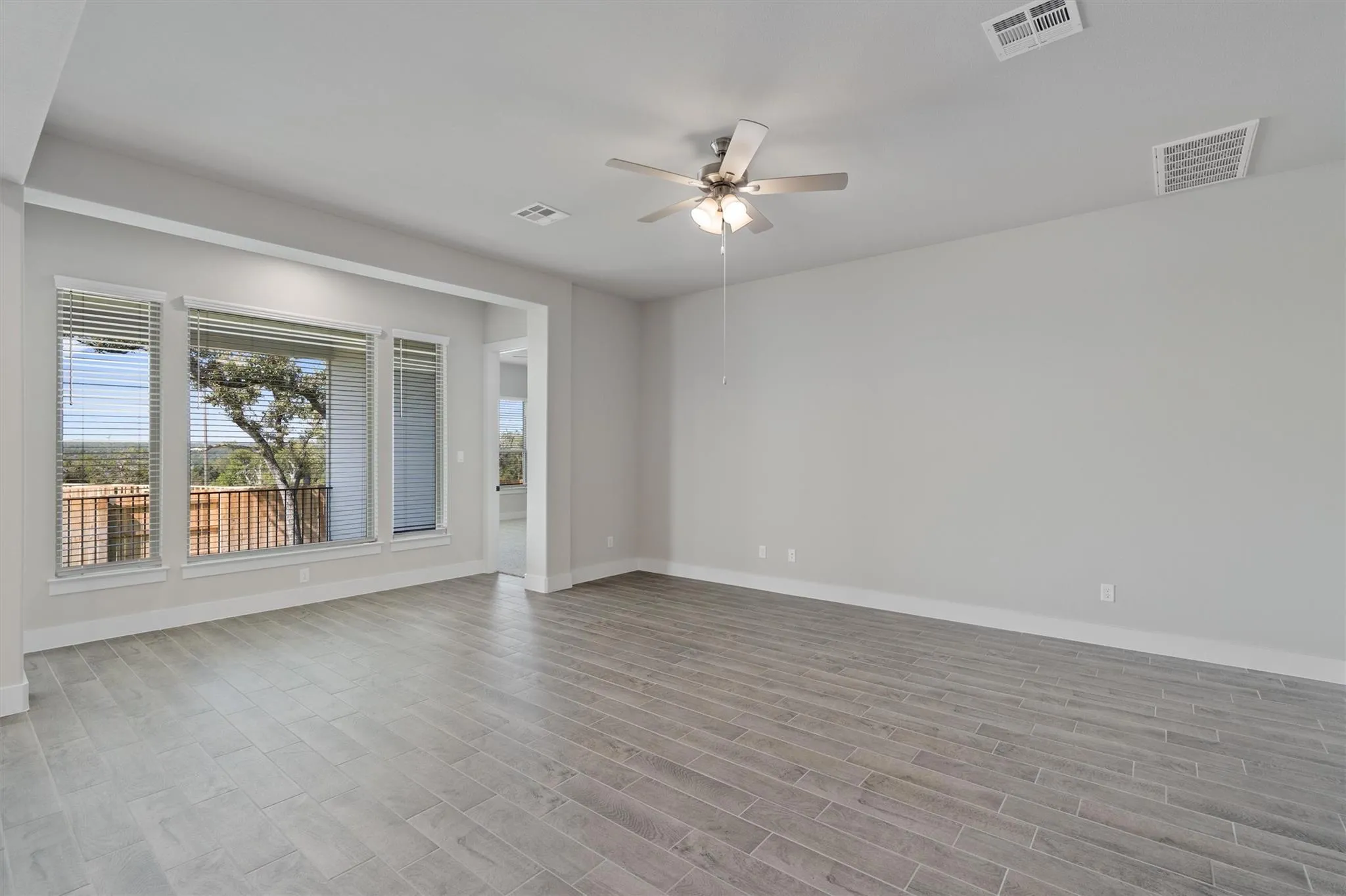 Photo 5 of 212 SCENIC HILLS CIR