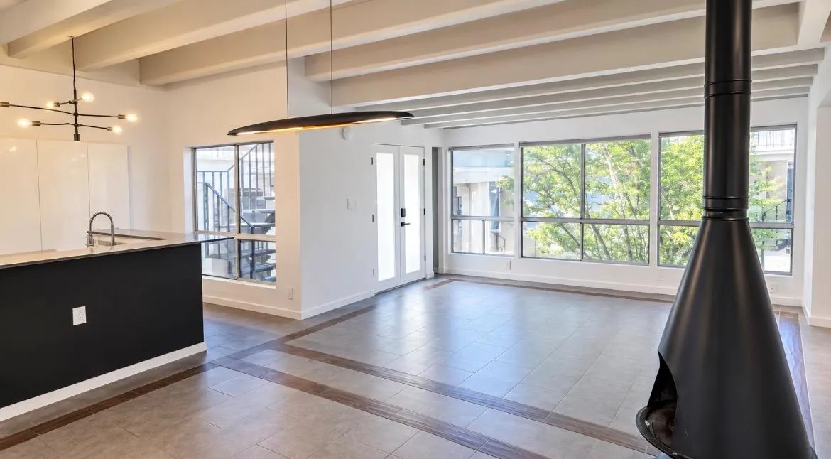 Photo 2 of 5802 CIRCULO DR #4D