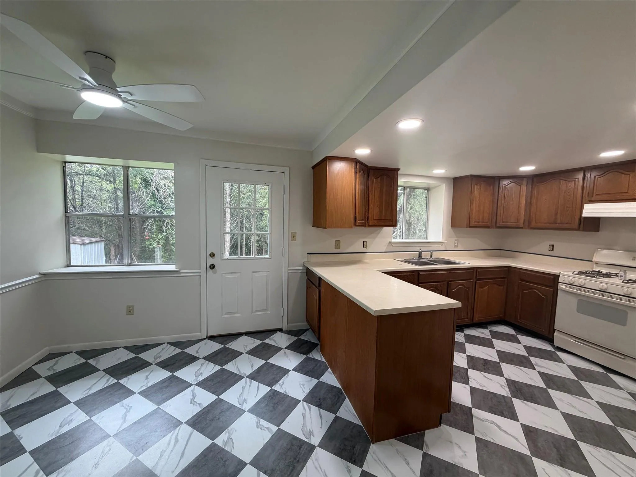 Photo 5 of 214 THE FOREST RD