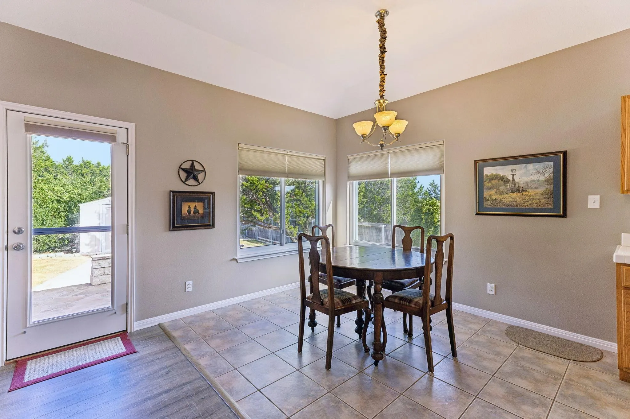 Photo 5 of 1 ROCK HOLLOW CIR