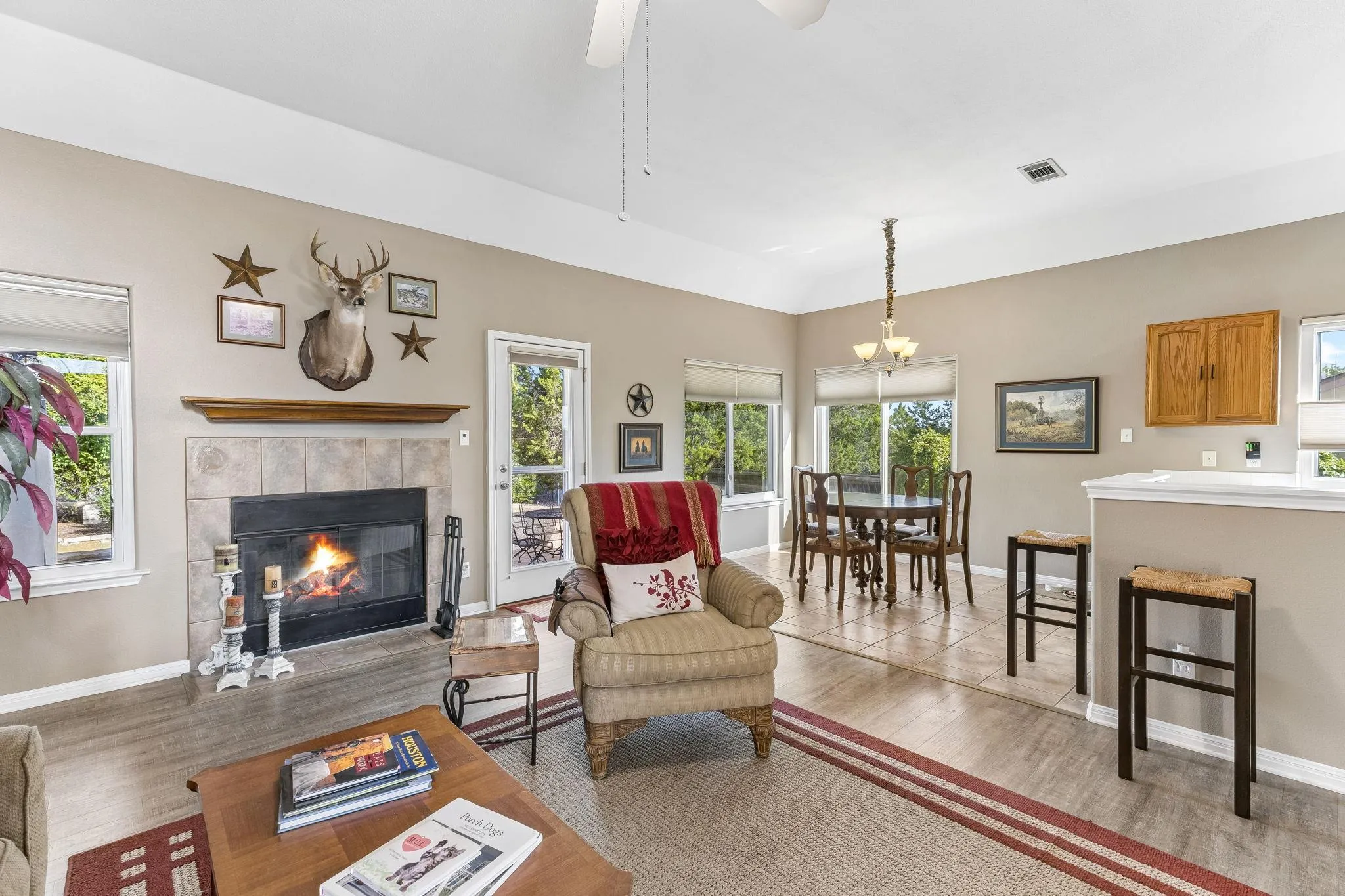 Photo 4 of 1 ROCK HOLLOW CIR