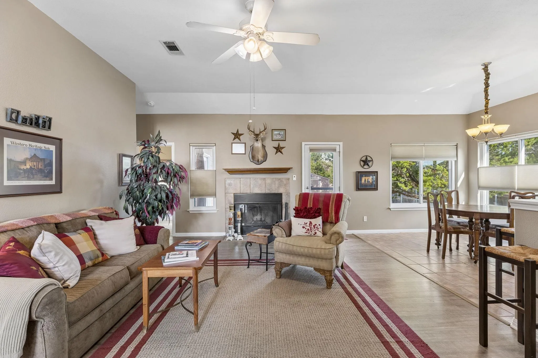 Photo 3 of 1 ROCK HOLLOW CIR