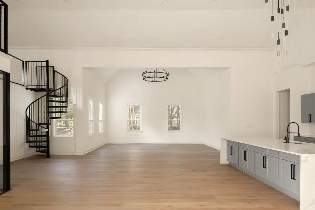 Photo 5 of 4115 AVENUE D NONE #1