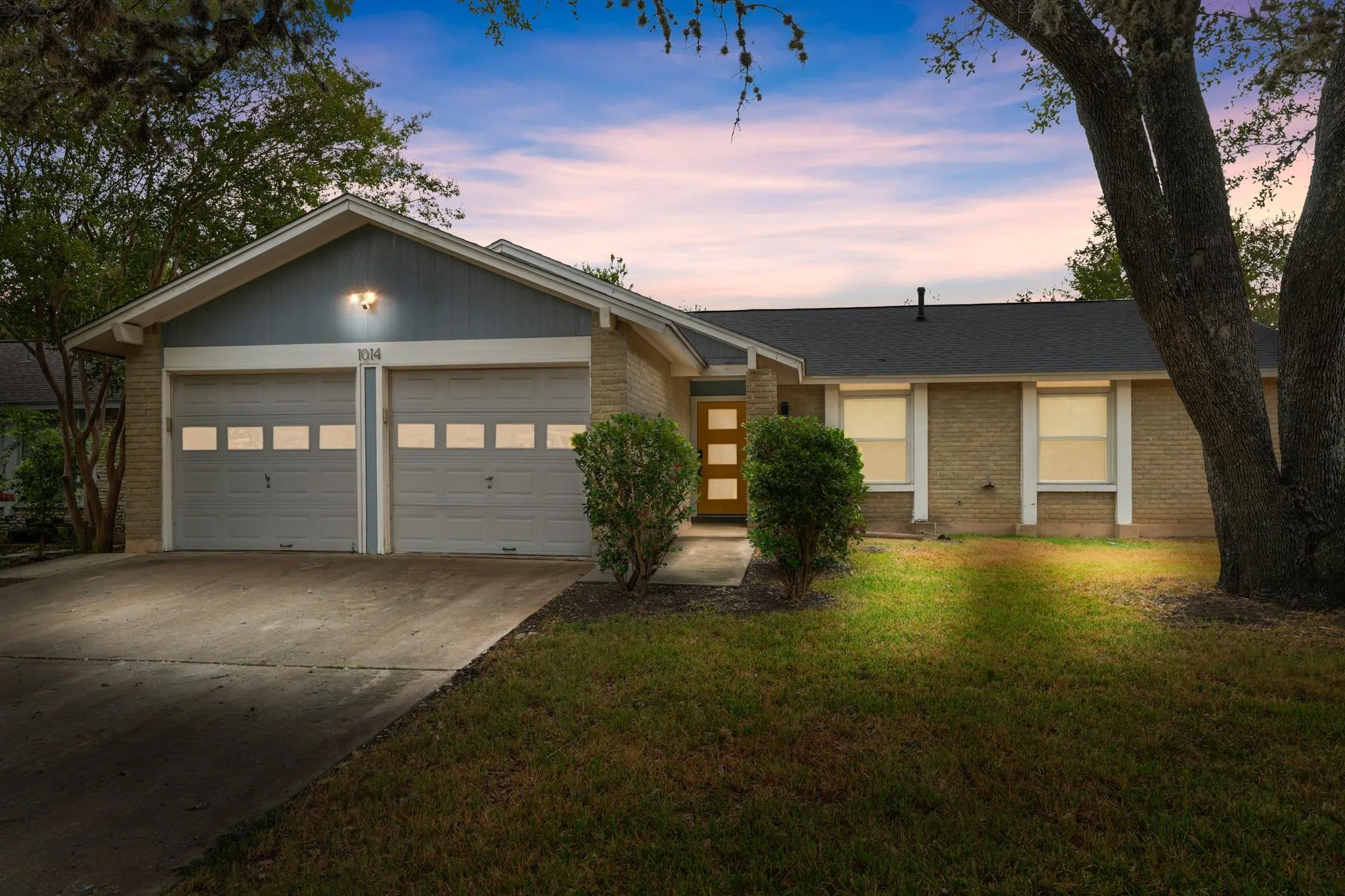 Photo 4 of 1014 HILLSIDE OAKS DR