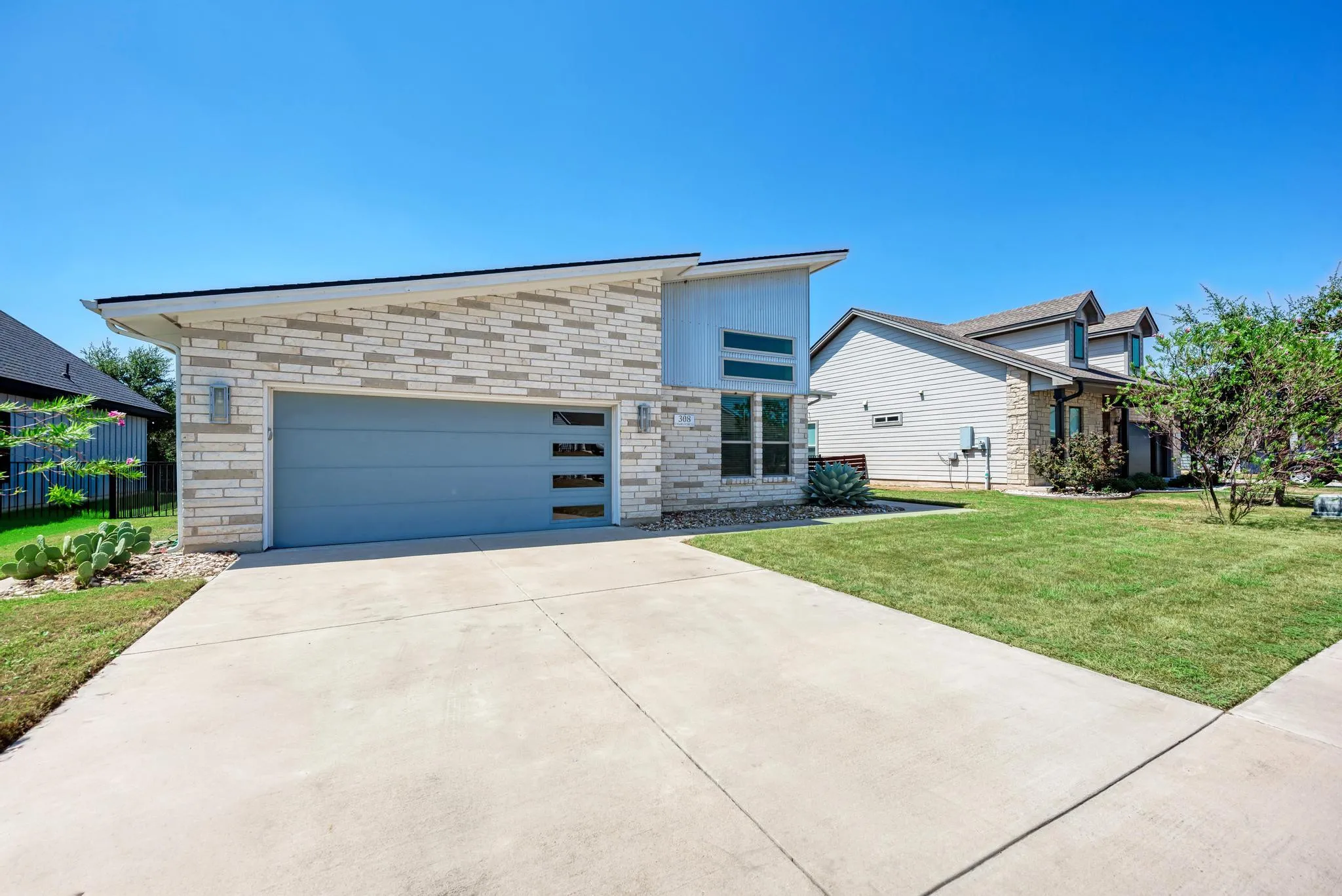 Photo 2 of 308 CHARLI CIR
